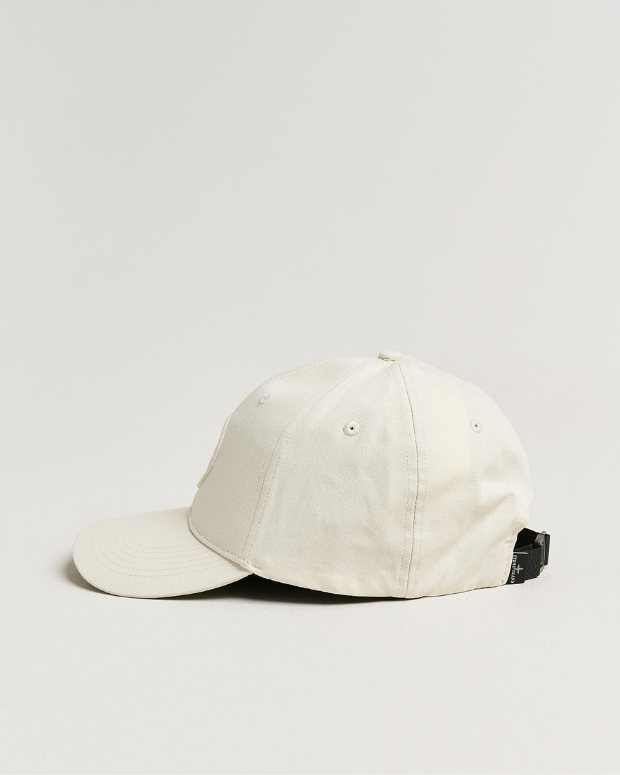 Herr | Hattar & kepsar | Stone Island | Classic Cotton Logo Cap Ivory