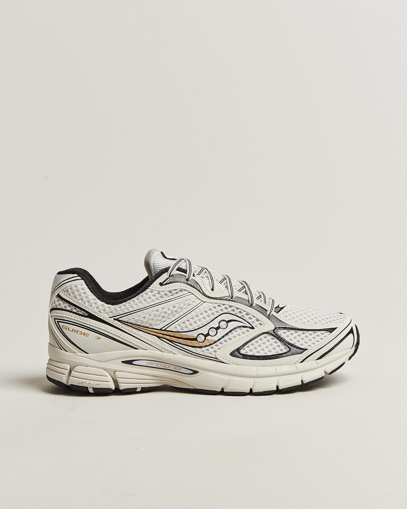 Herr | Sneakers | Saucony | Guide 7 Running Sneaker Onyx/Gold