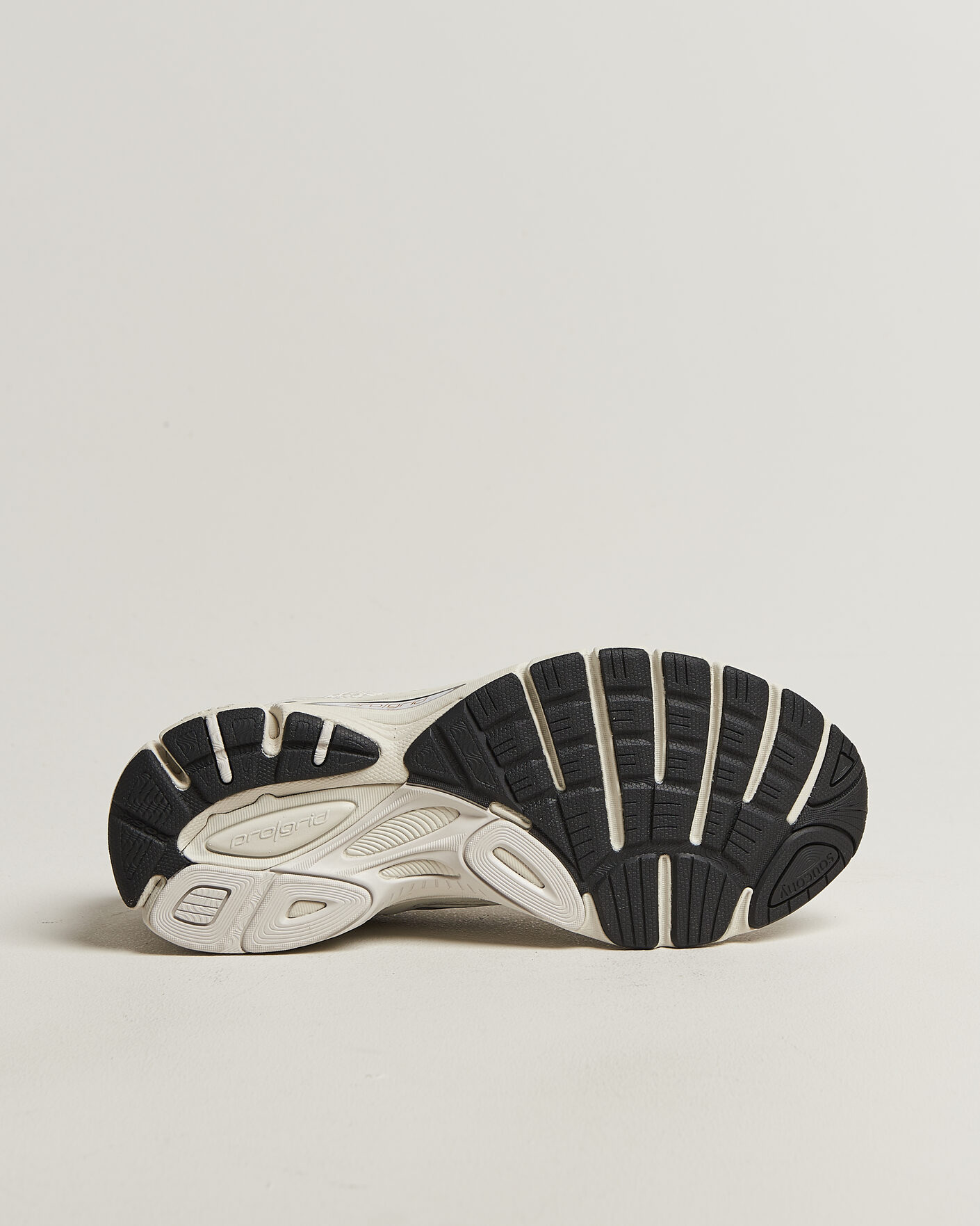 Herr | Sneakers | Saucony | Guide 7 Running Sneaker Onyx/Gold