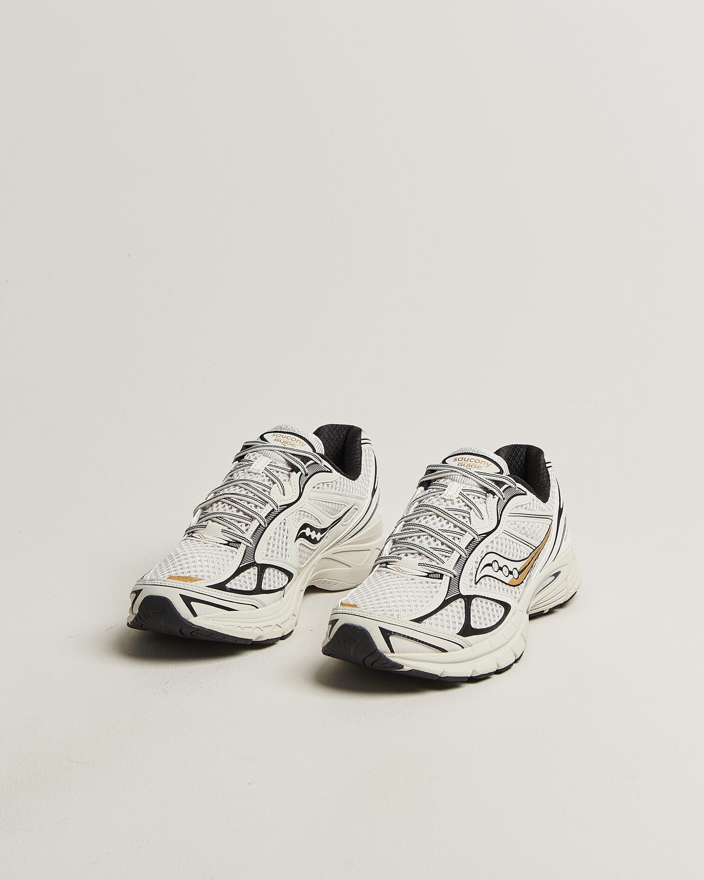 Herr | Sneakers | Saucony | Guide 7 Running Sneaker Onyx/Gold