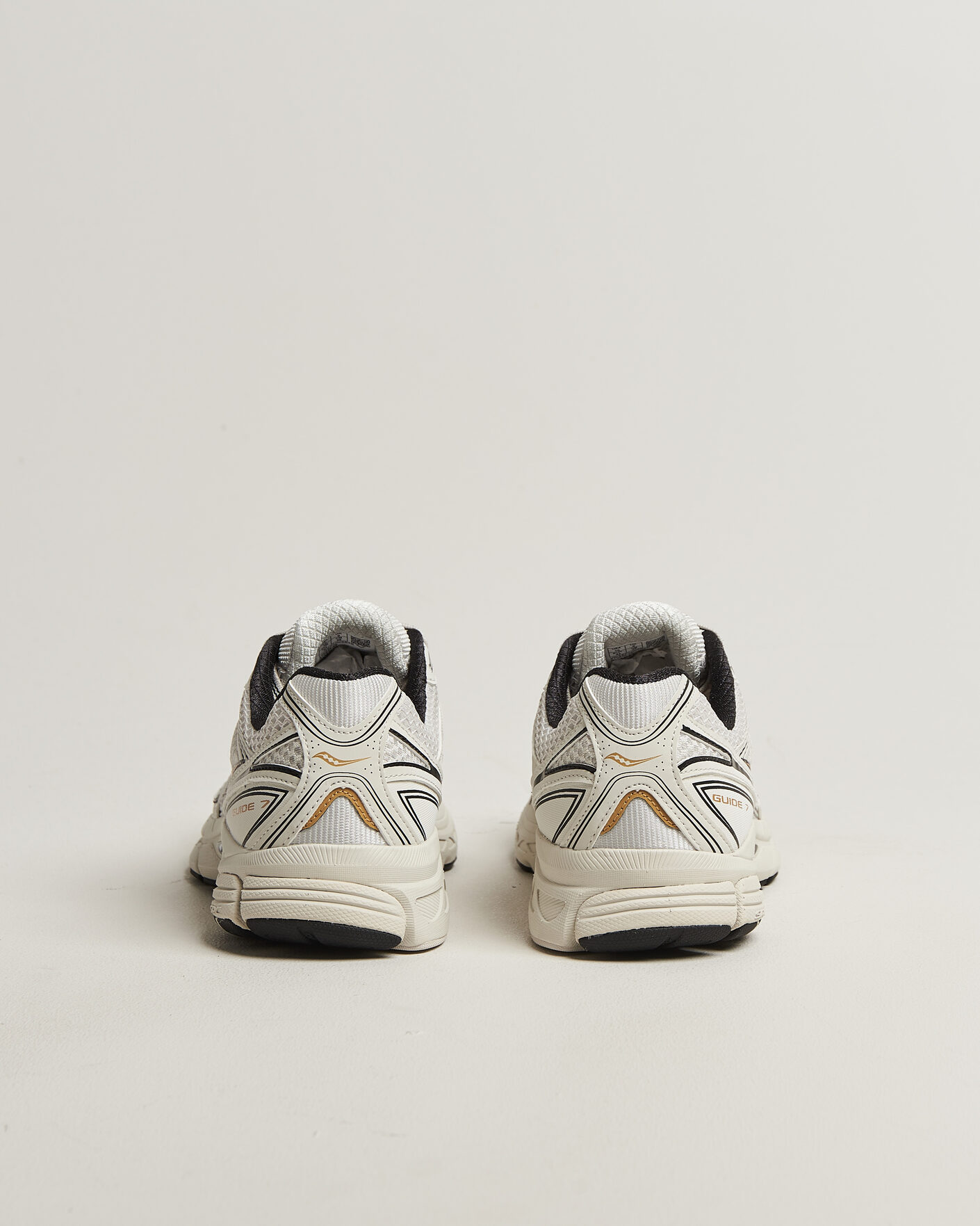 Herr | Sneakers | Saucony | Guide 7 Running Sneaker Onyx/Gold