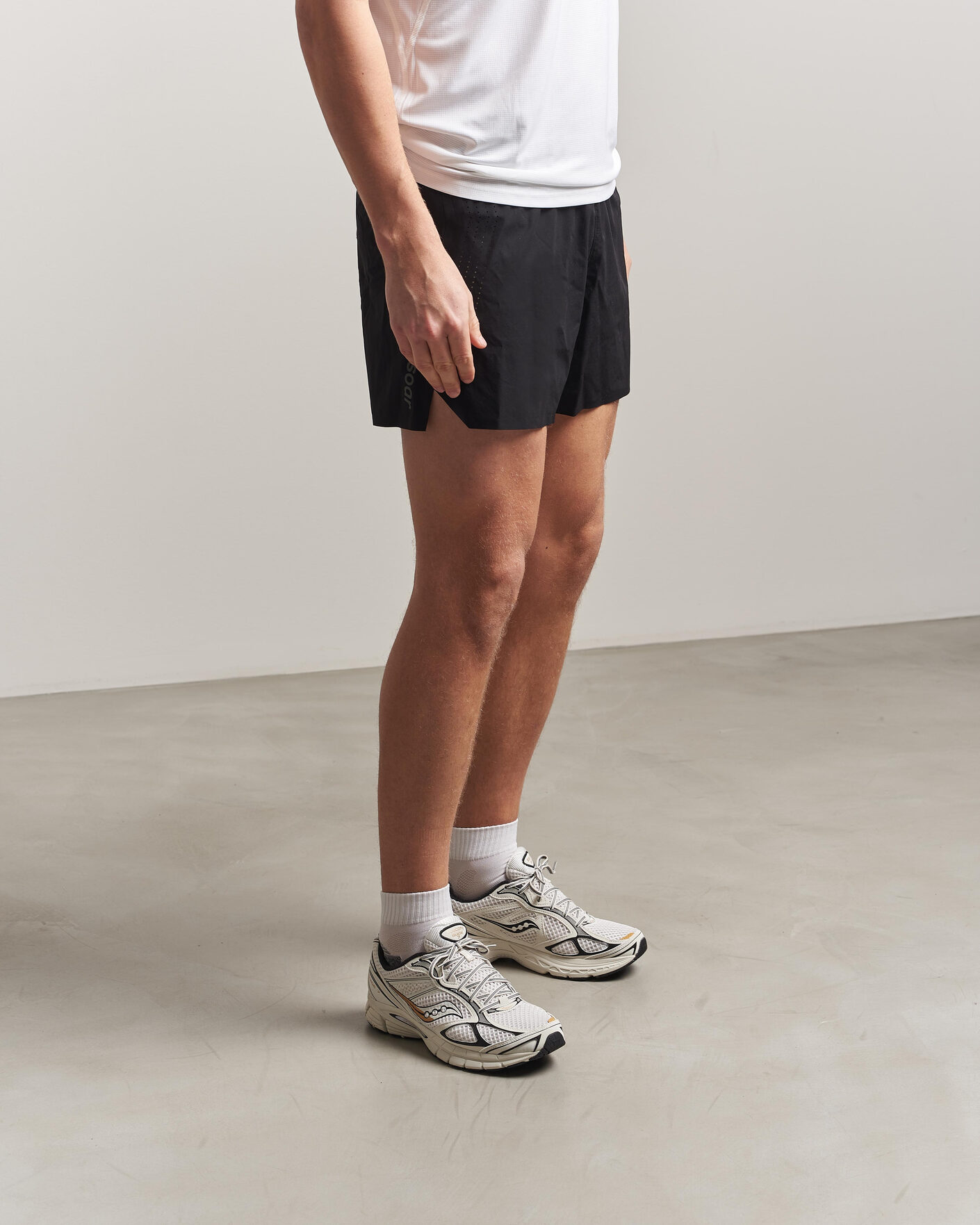 Herr | Sneakers | Saucony | Guide 7 Running Sneaker Onyx/Gold