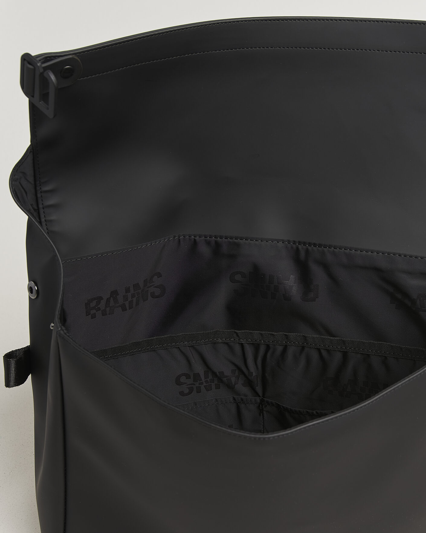 Herr | Väskor | RAINS | OTG Messenger Bag Black