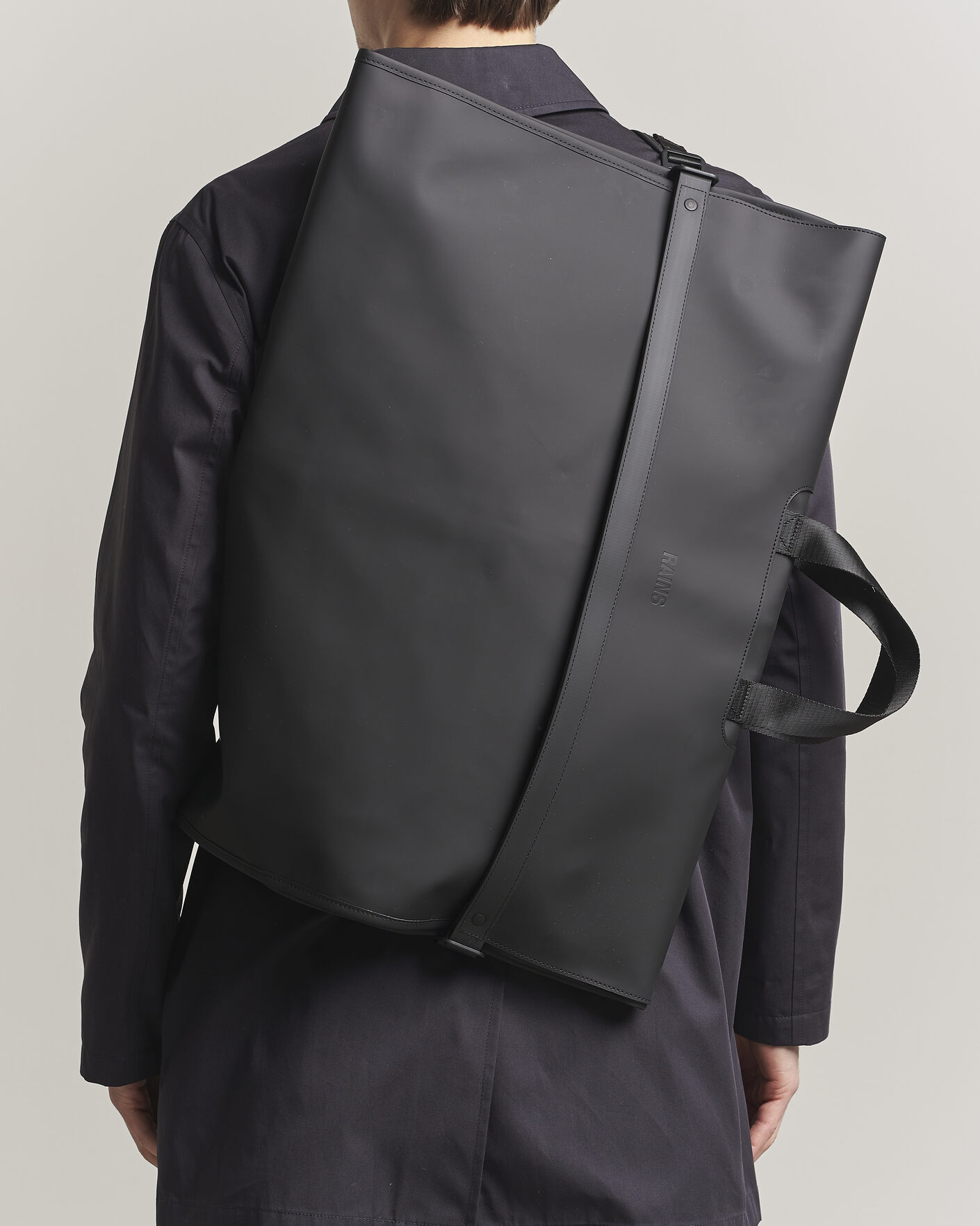 Herr | RAINS OTG Suit Bag Black | RAINS | OTG Suit Bag Black