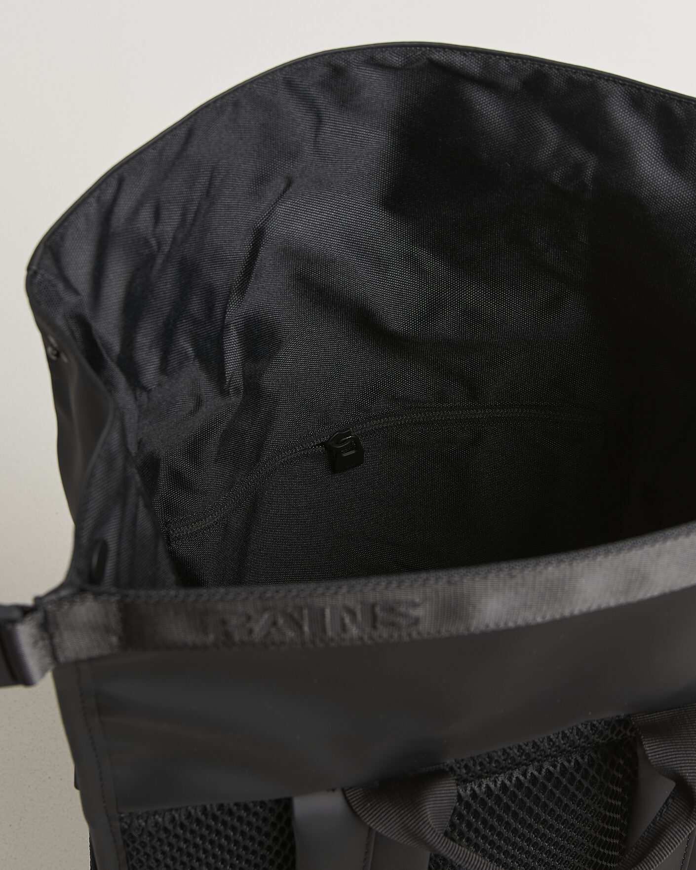 Herr | Väskor | RAINS | Trail Mountaineer Rolltop Backpack Black