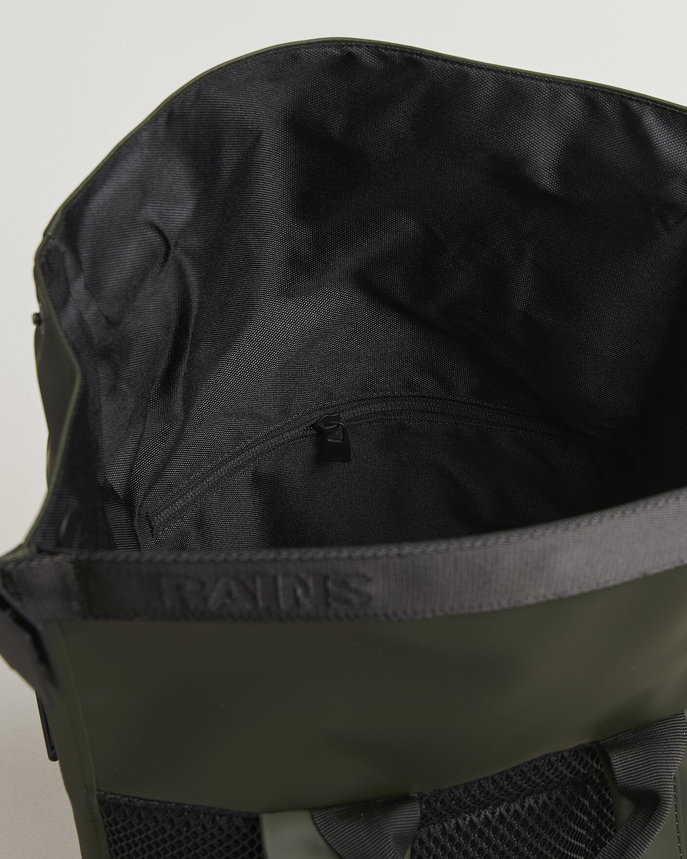 Herr | Väskor | RAINS | Trail Mountaineer Rolltop Backpack Green