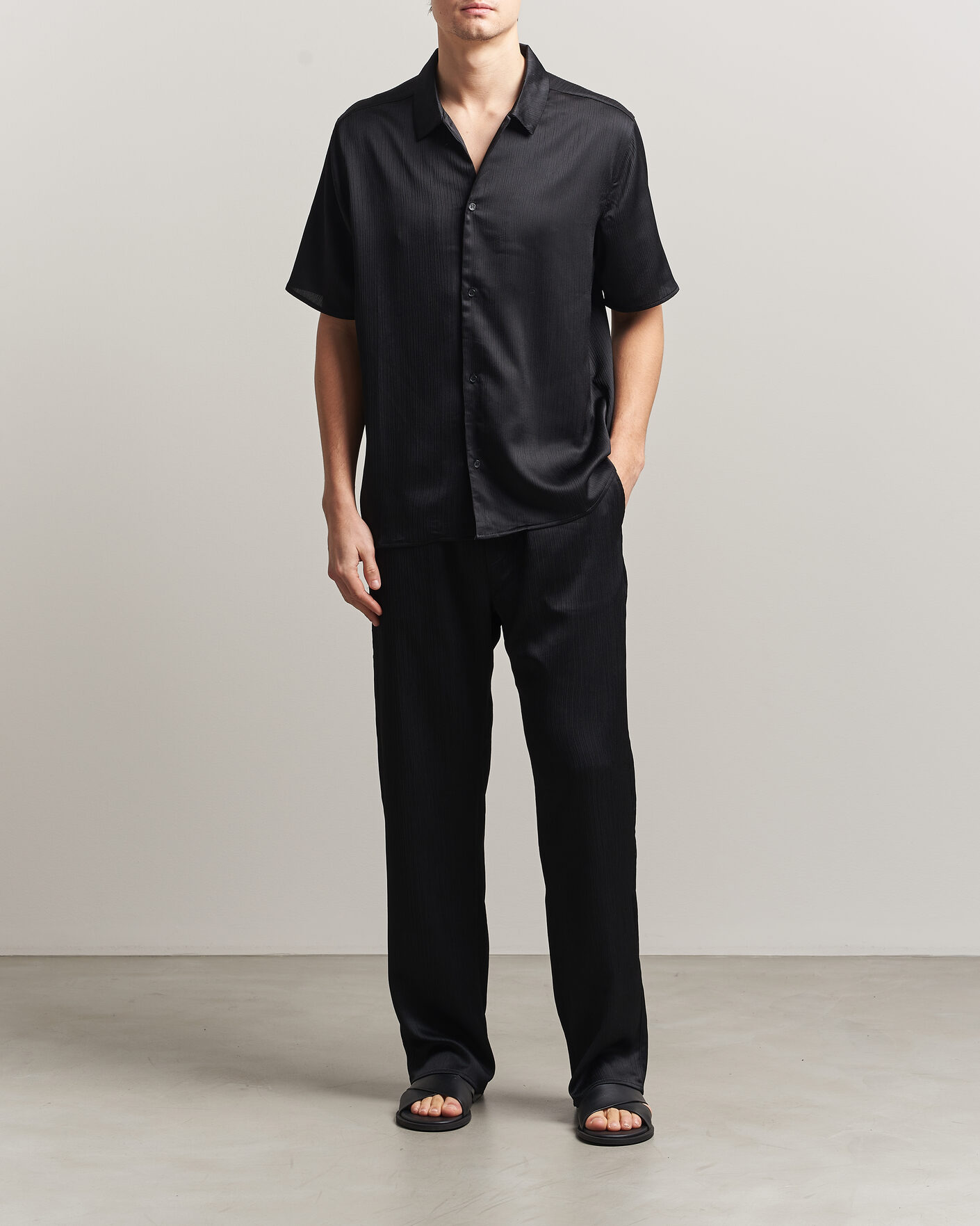 Herr | Skjortor | LES DEUX | Hector Plissé Short Sleeve Shirt Black