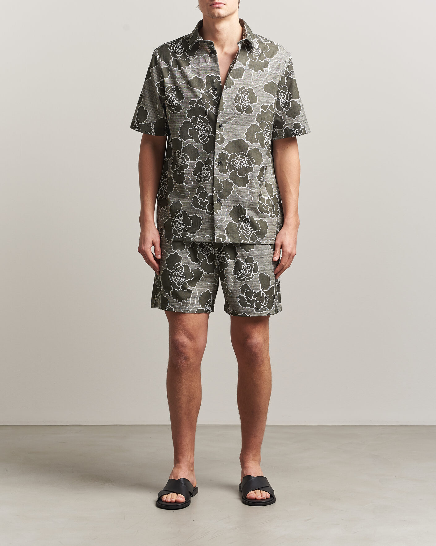 Herr | Skjortor | LES DEUX | Charlie Poppy AOP Short Sleeve Shirt Olive Night