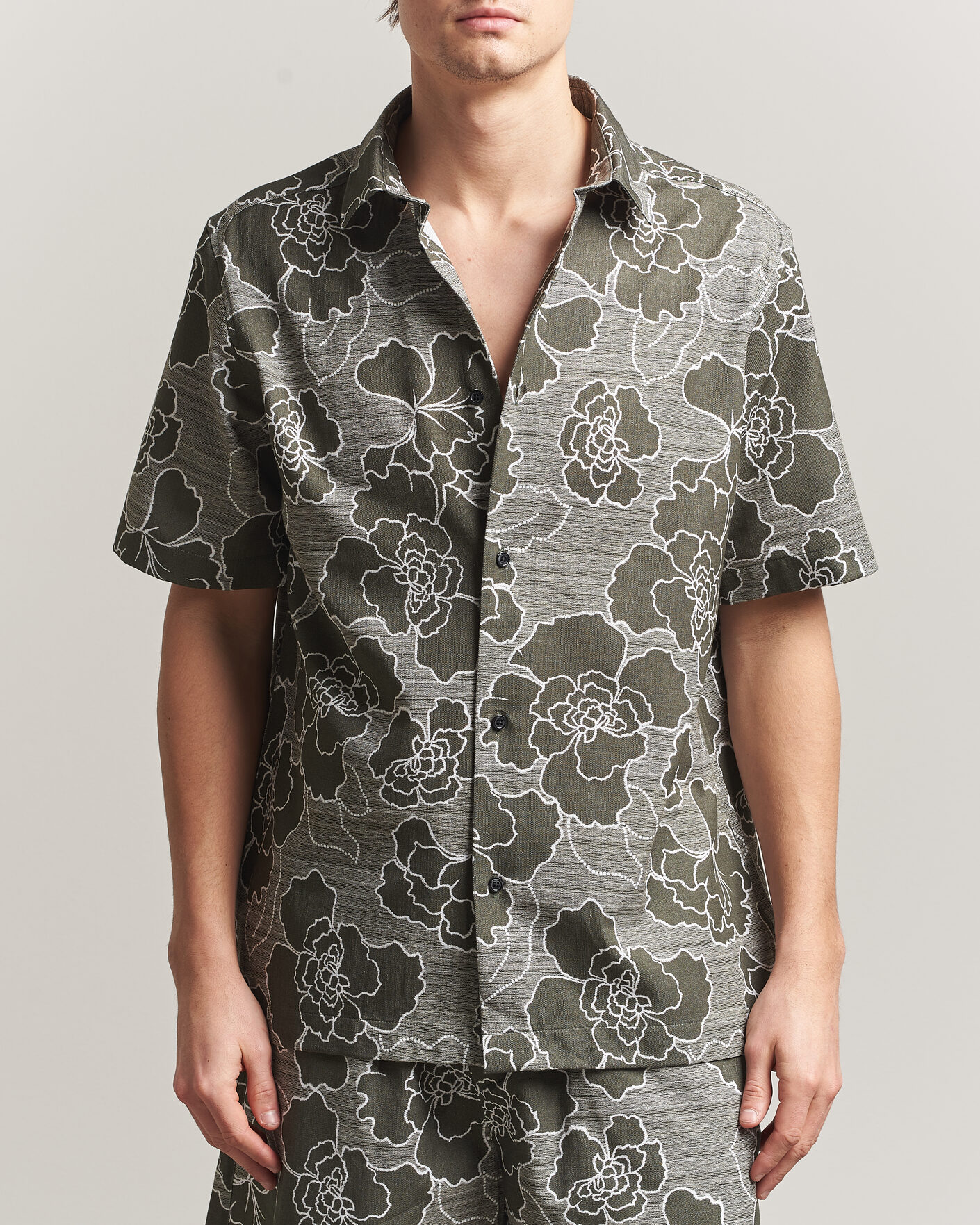 Herr | Skjortor | LES DEUX | Charlie Poppy AOP Short Sleeve Shirt Olive Night