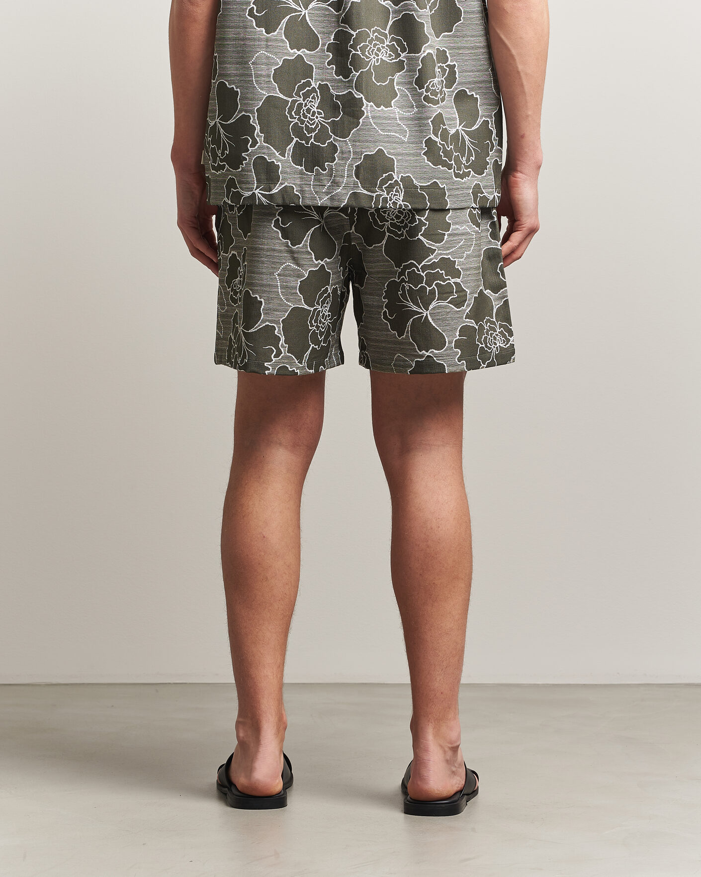 Herr | Shorts | LES DEUX | Charlie Poppy AOP Shorts Olive Night