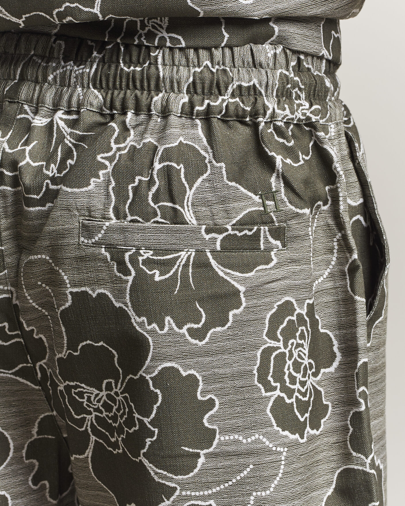 Herr | Shorts | LES DEUX | Charlie Poppy AOP Shorts Olive Night