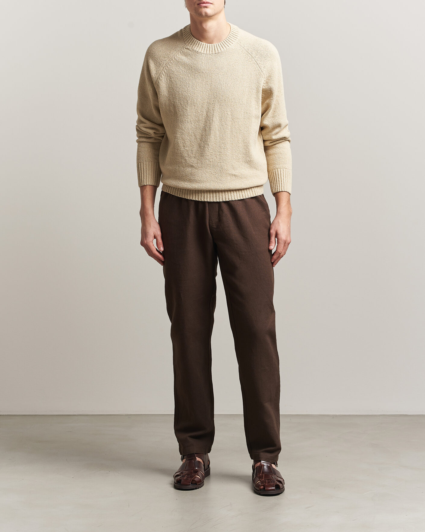 Herr | Tröjor | LES DEUX | Brad Knitted Roundneck Oyster Grey/White