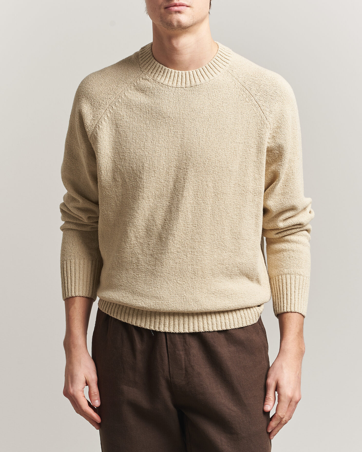Herr | Tröjor | LES DEUX | Brad Knitted Roundneck Oyster Grey/White