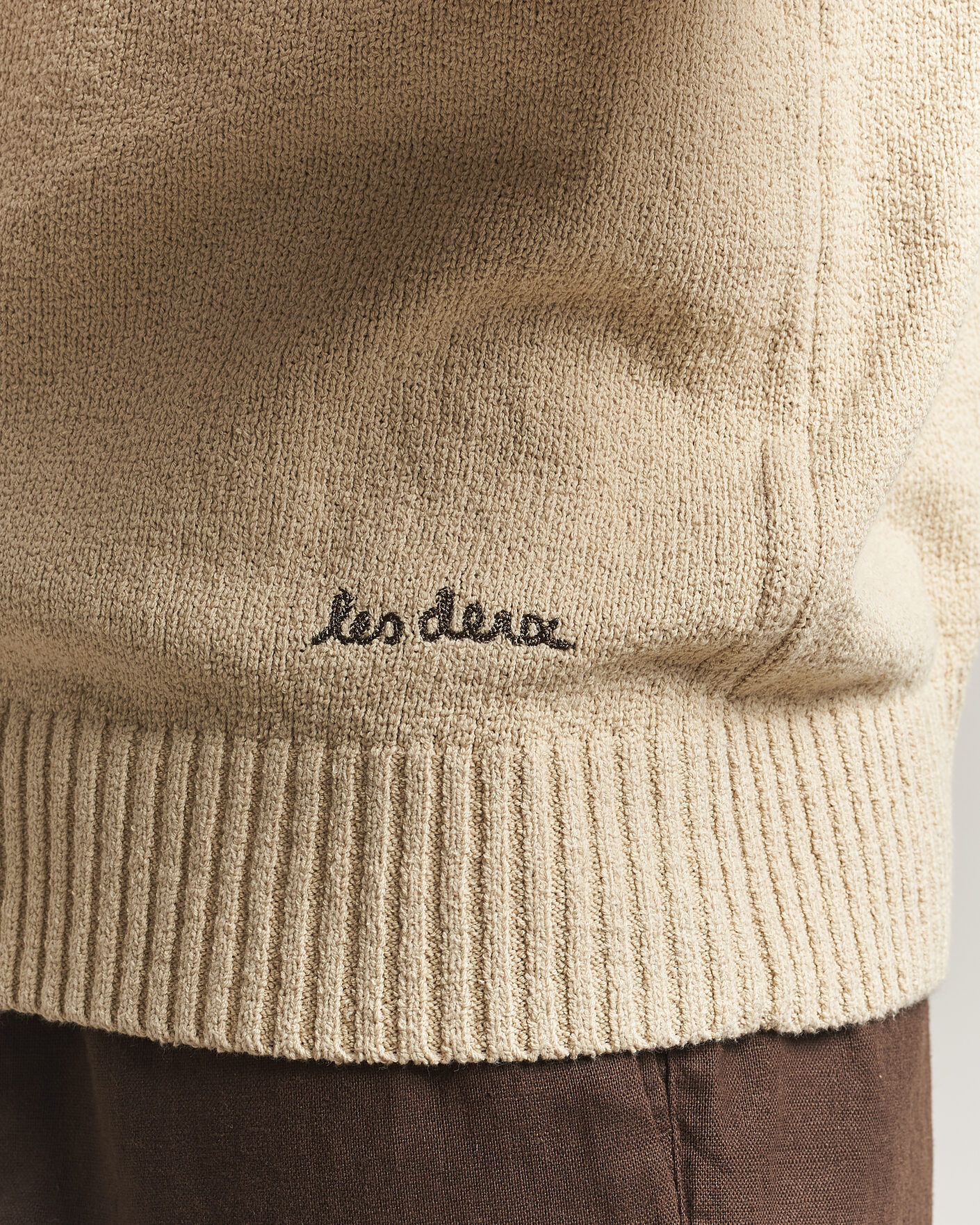 Herr | Tröjor | LES DEUX | Brad Knitted Roundneck Oyster Grey/White