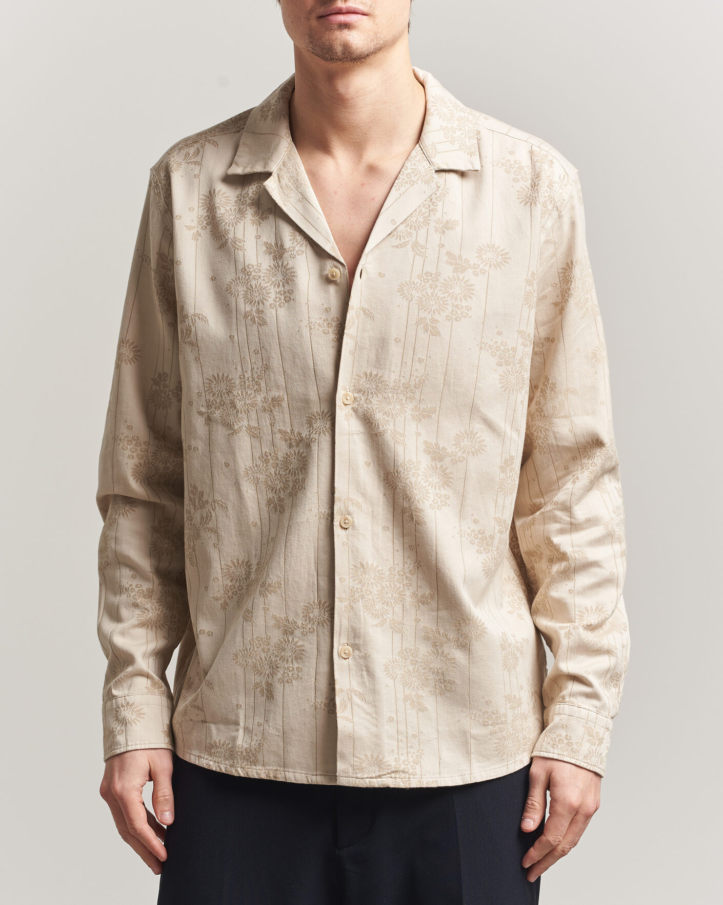 Herr | Skjortor | LES DEUX | Jasper Flower Jaquard Shirt Oyster Grey/White