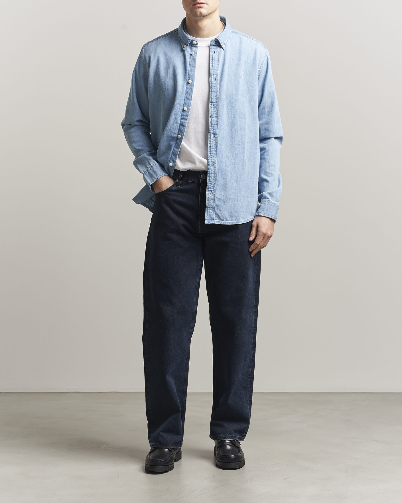 Herr | Skjortor | LES DEUX | Konrad Denim Shirt Light Indigo Wash