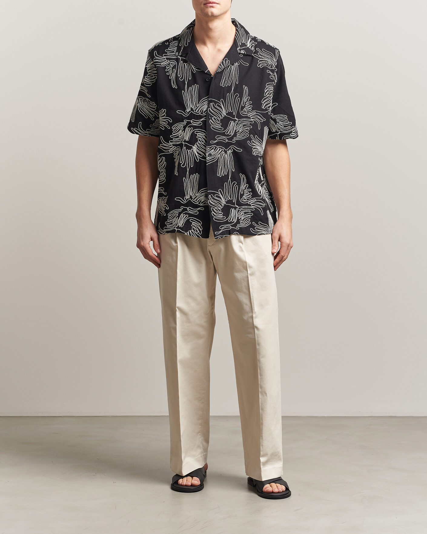 Herr | Skjortor | LES DEUX | Liam AOE Flower Short Sleeve Shirt Black