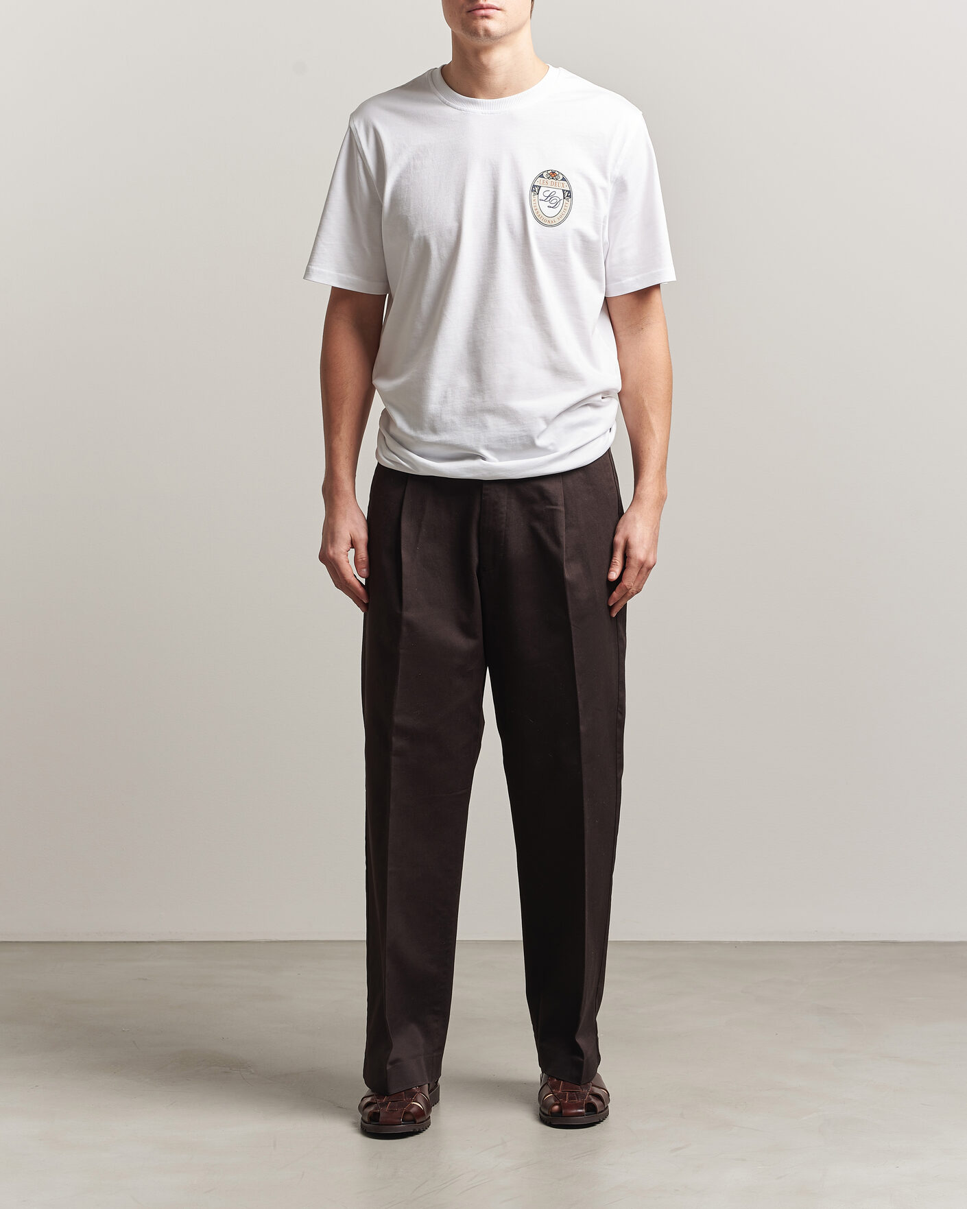 Herr | T-Shirts | LES DEUX | Brday Emblem T-Shirt White