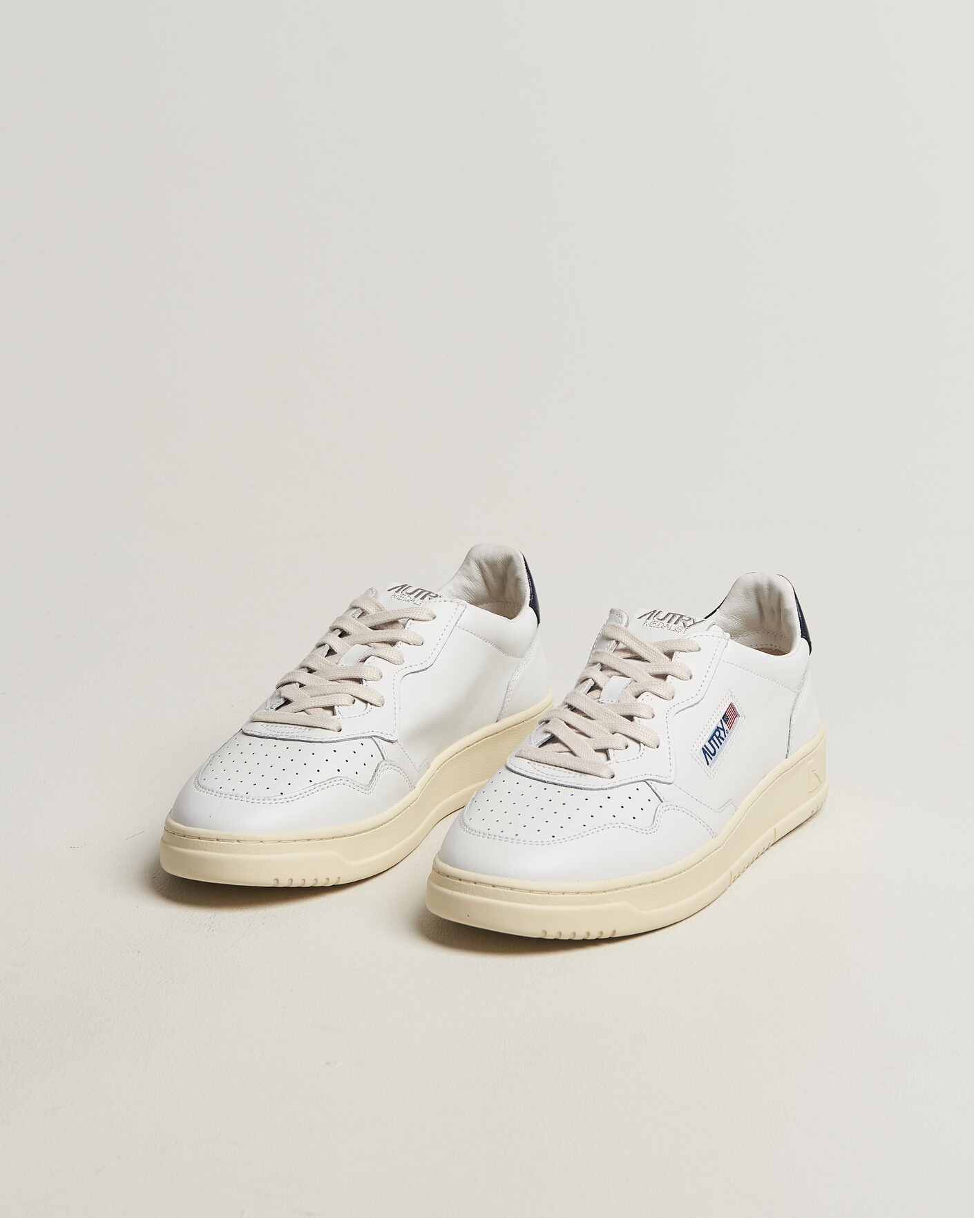 Herr | Sneakers | Autry | Medalist Low Sneaker White/Space