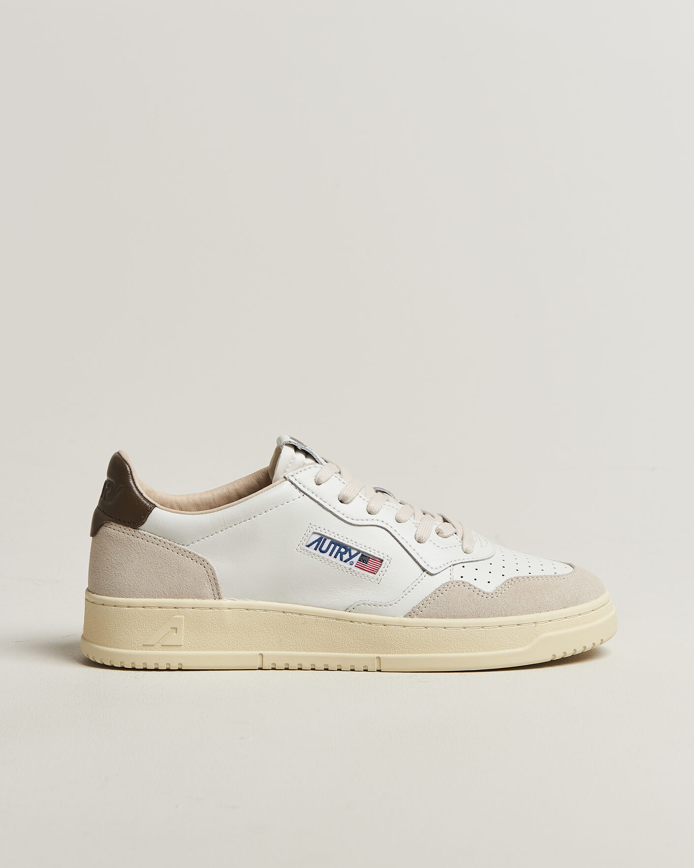 Herr | Sneakers | Autry | Medalist Low Leather/Suede Sneaker White/Teak