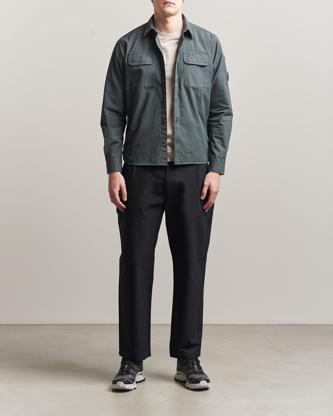 Herr | Skjortor | C.P. Company | Organic Gabardine Pocket Shirt Dark Grey