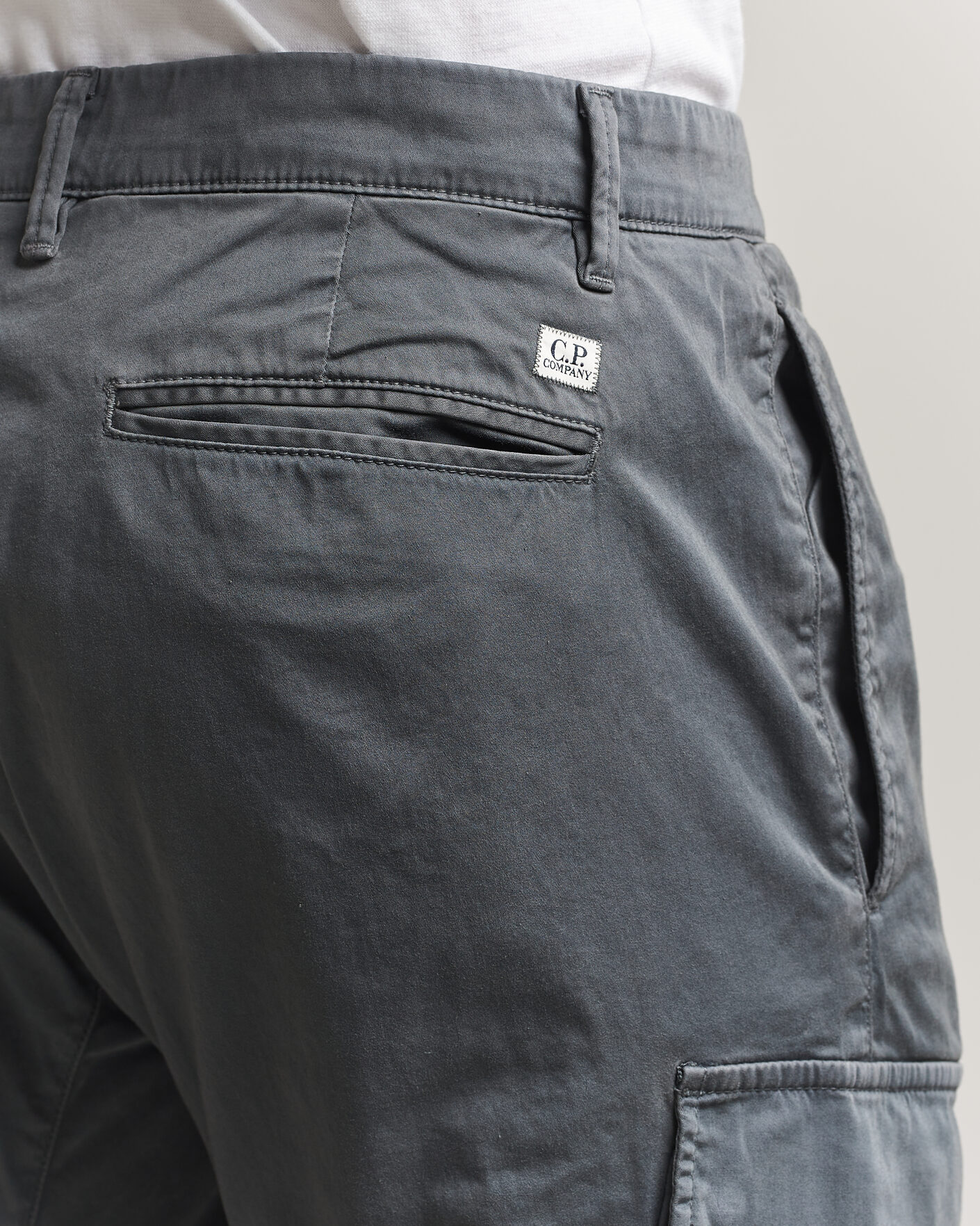 Herr | Byxor | C.P. Company | Satin Stretch Cargo Pants Dark Grey