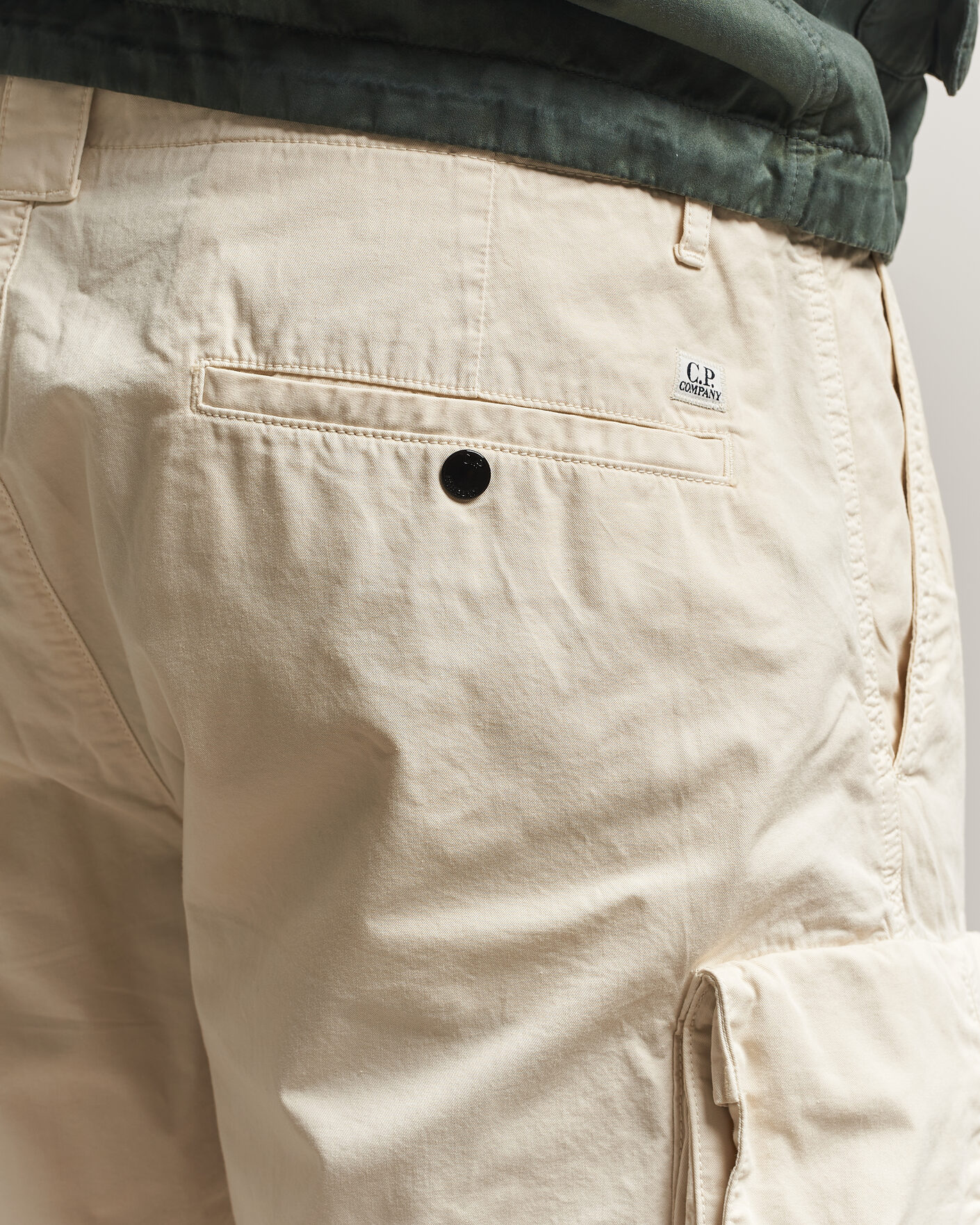 Herr | Shorts | C.P. Company | Cotton Gabardine Cargo Shorts Cream