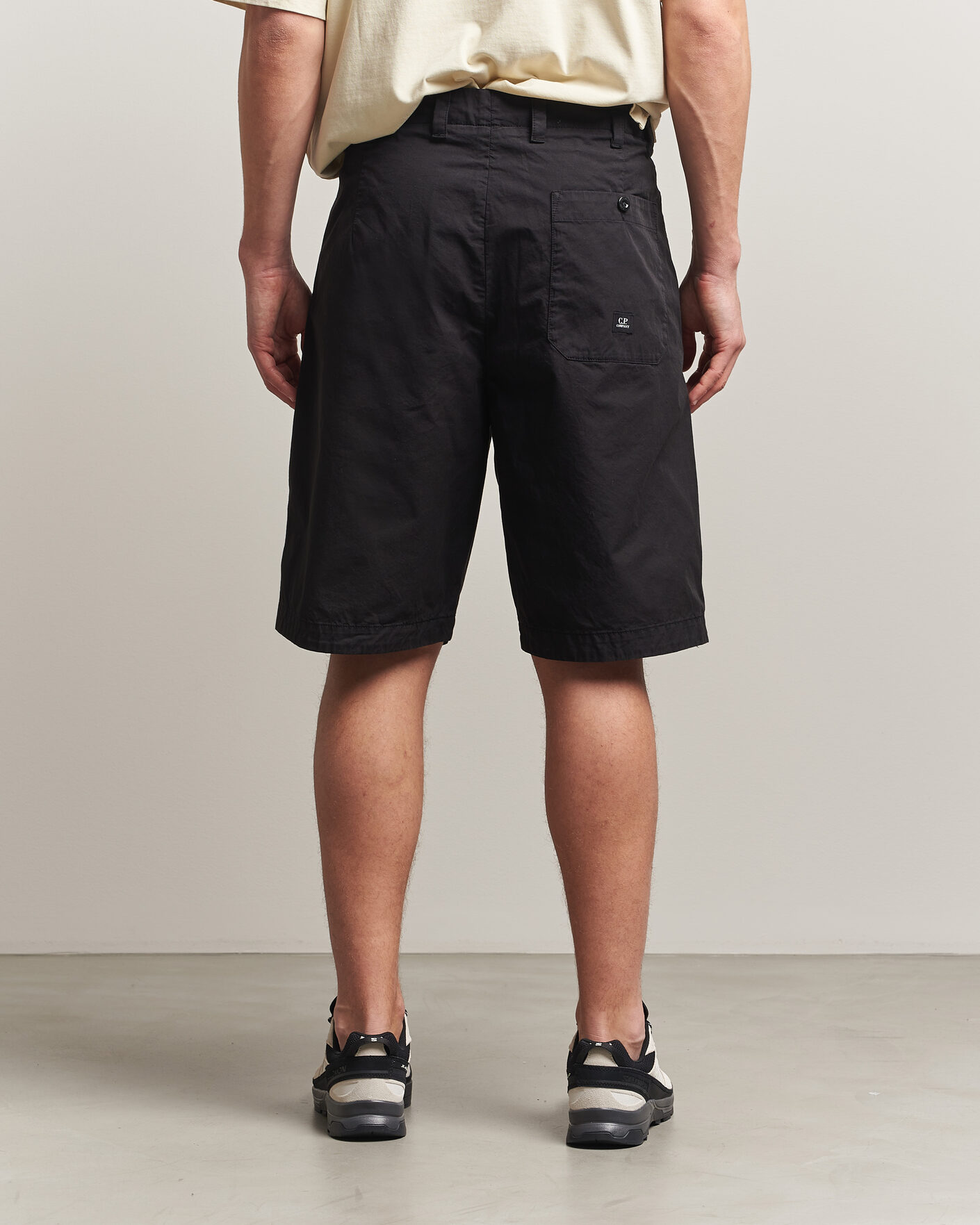 Herr | Shorts | C.P. Company | Cotton Gabardine Pleated Loose Shorts Black