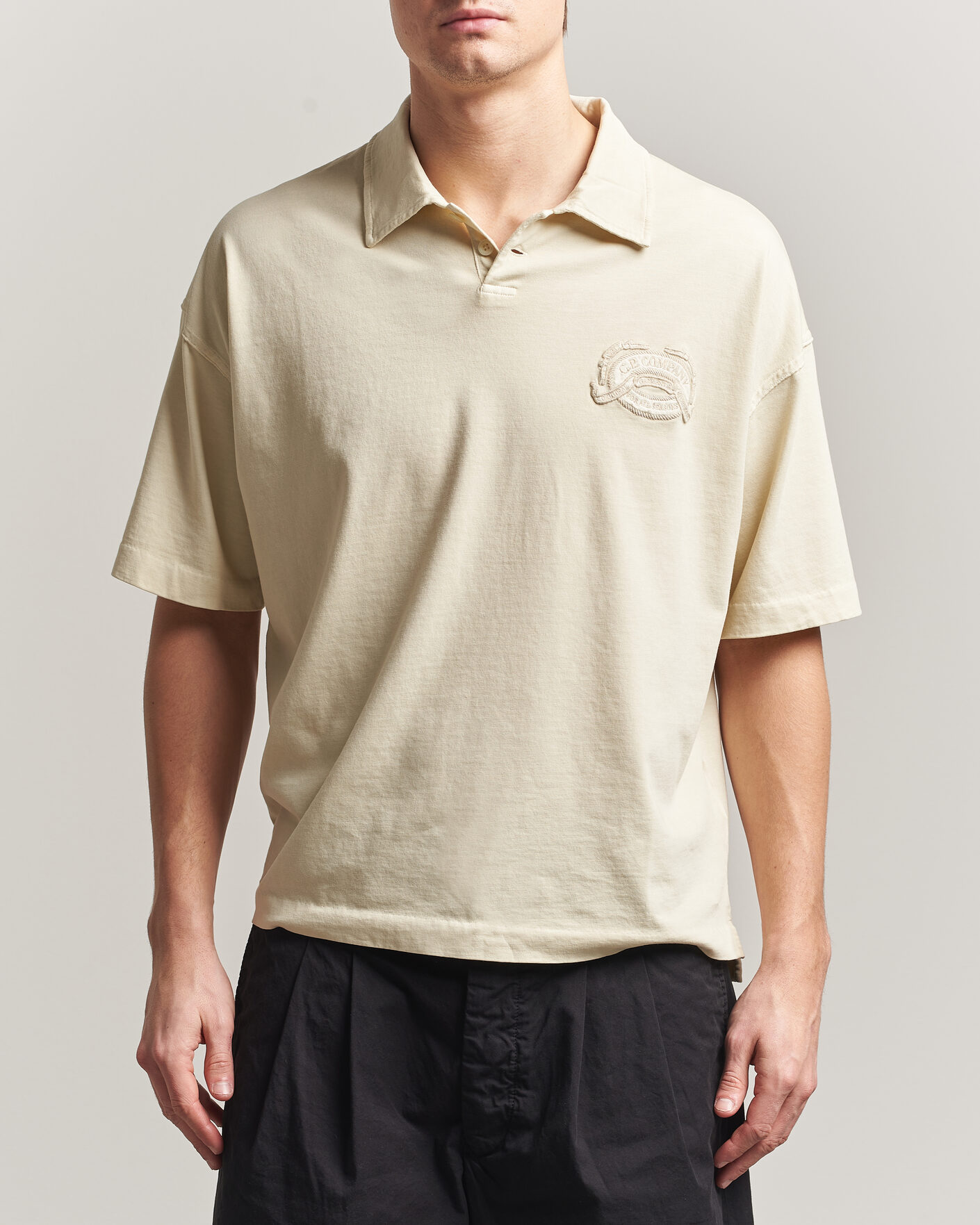 Herr | Pikéer | C.P. Company | Boxy Fit Cotton Logo Polo Cream