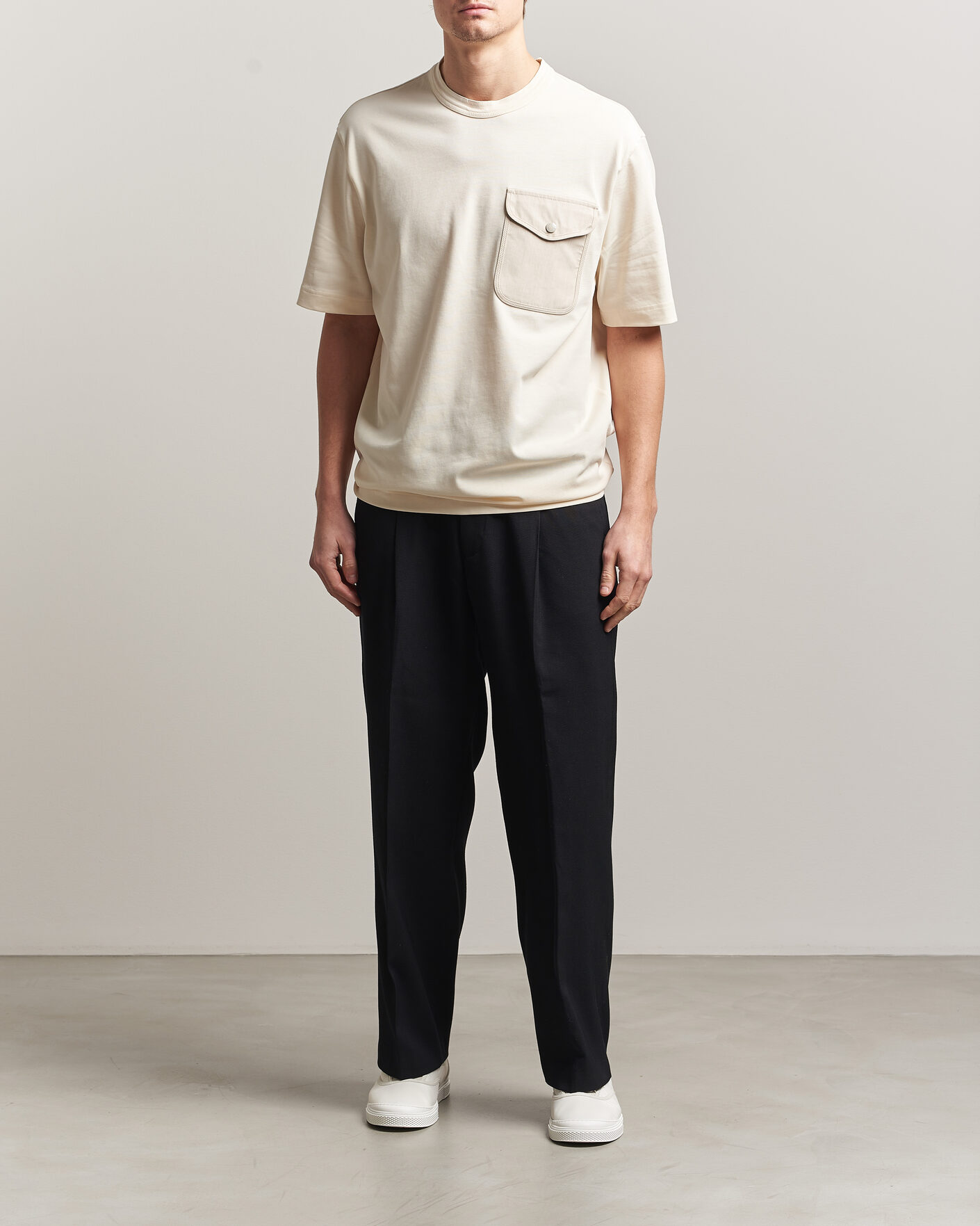 Herr | T-Shirts | Moncler | Oversize Pocket T-Shirt Off White