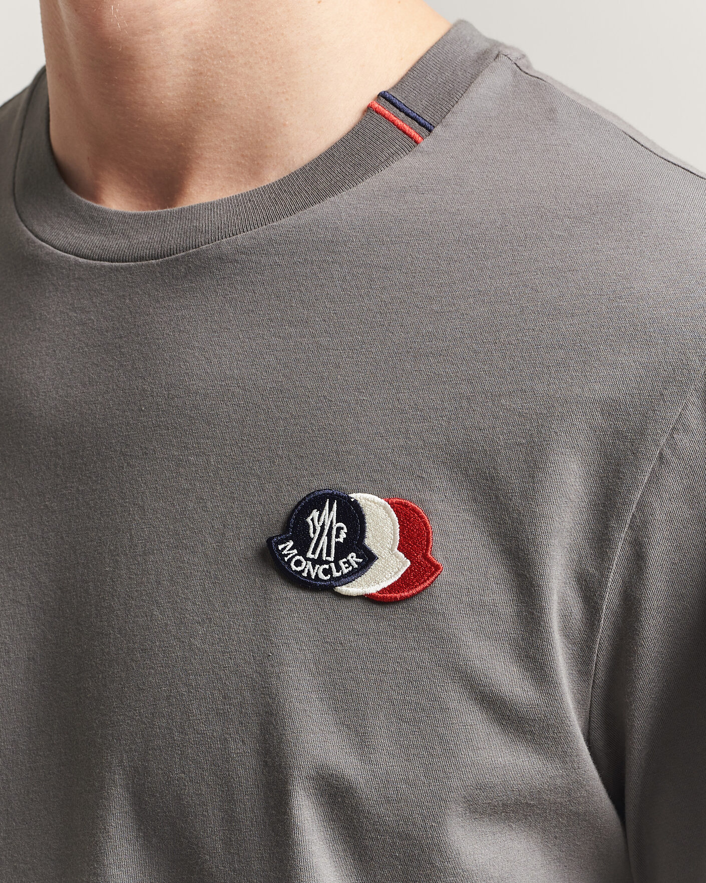 Herr | T-Shirts | Moncler | Tricolore Logo T-Shirt Grey