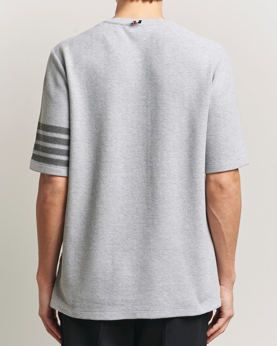 Herr | T-Shirts | Thom Browne | Textured Pique 4 Bar T-Shirt Pale Grey
