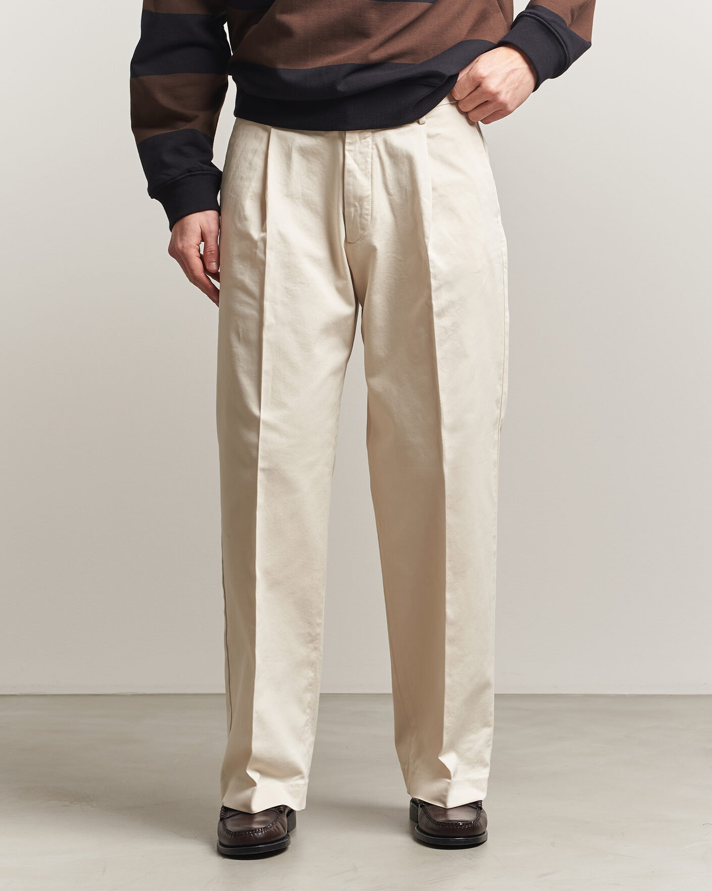 Herr | Byxor | NN07 | Kay Cotton Pleated Trousers Ivory