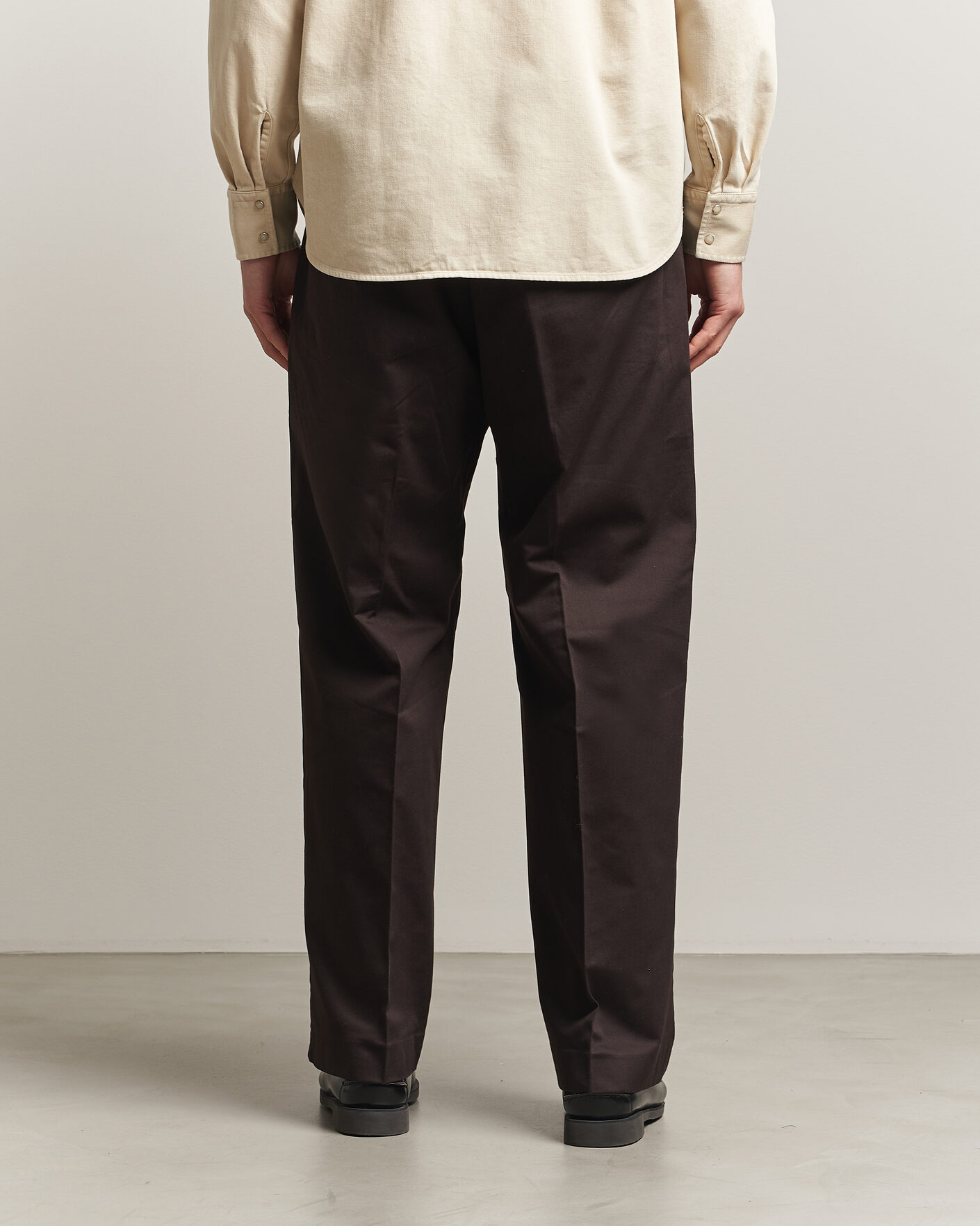 Herr | Byxor | NN07 | Kay Cotton Pleated Trousers Deep Truffle