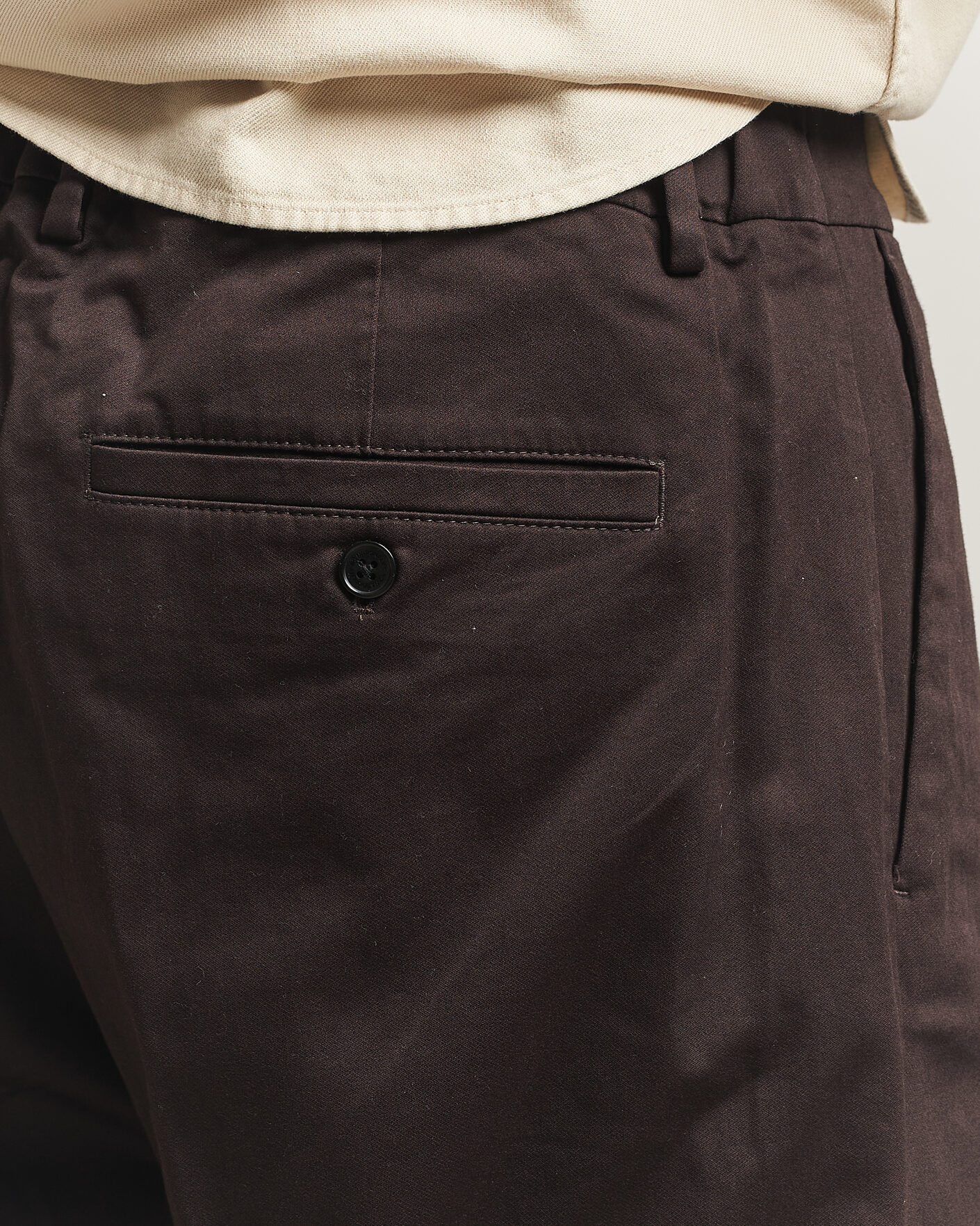 Herr | Byxor | NN07 | Kay Cotton Pleated Trousers Deep Truffle