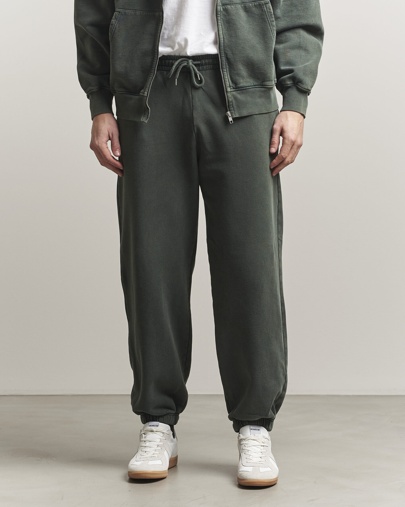 Herr | Byxor | Colorful Standard | Classic Organic Sweatpants Midnight Forest