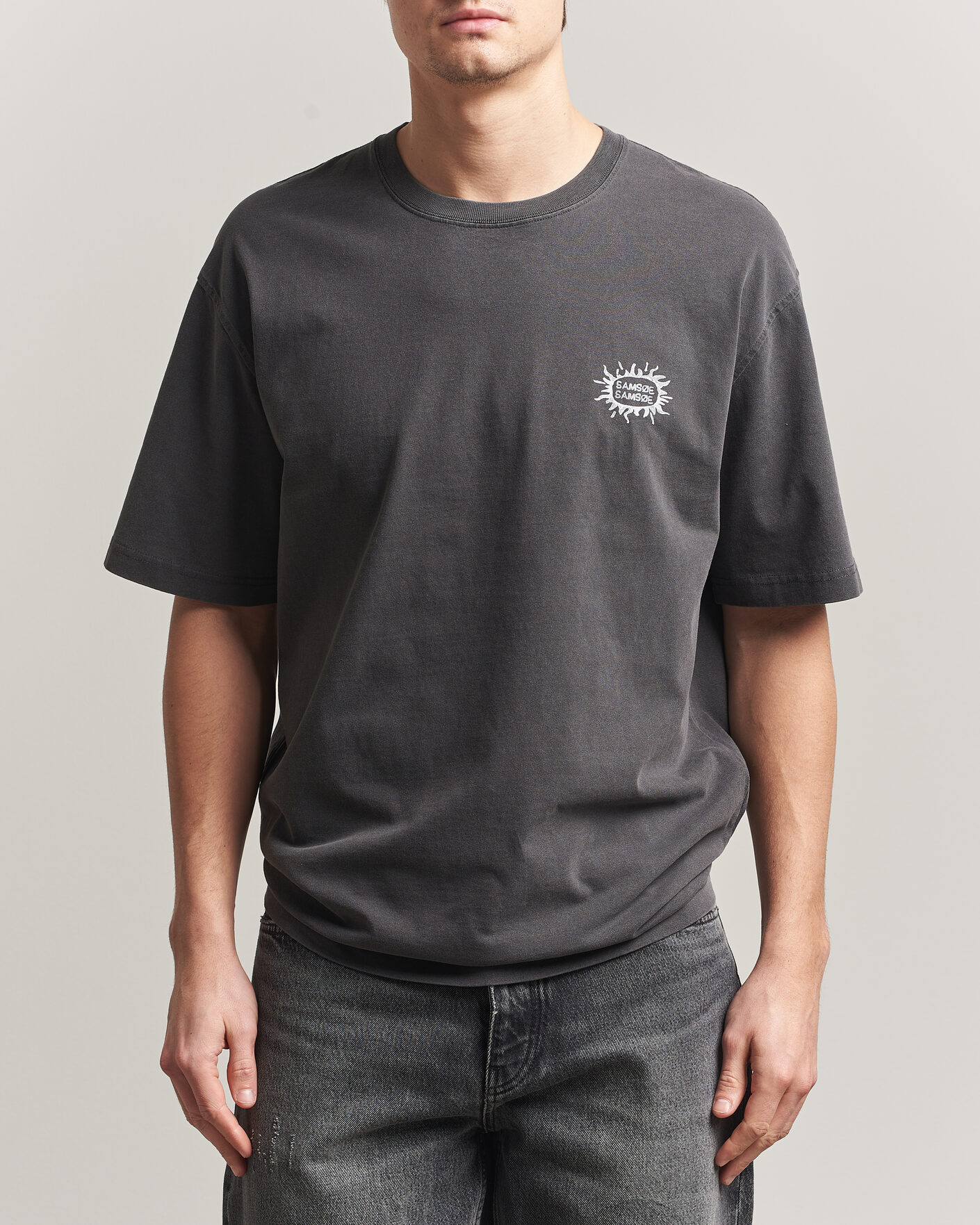 Herr | T-Shirts | Samsøe Samsøe | Gergei Printed Crew Neck T-Shirt Washed Black