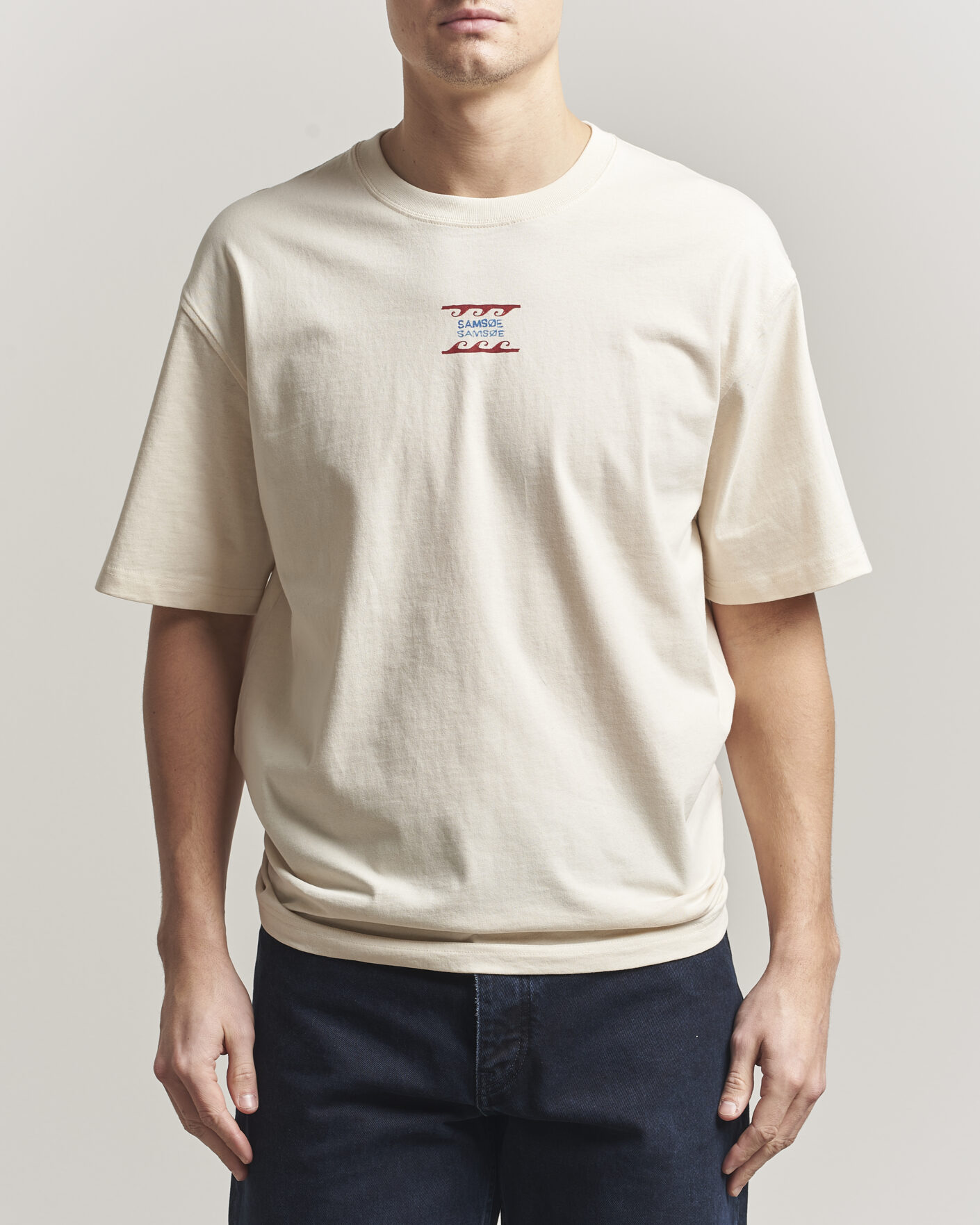Herr | T-Shirts | Samsøe Samsøe | Gergei Printed Crew Neck T-Shirt Neutral