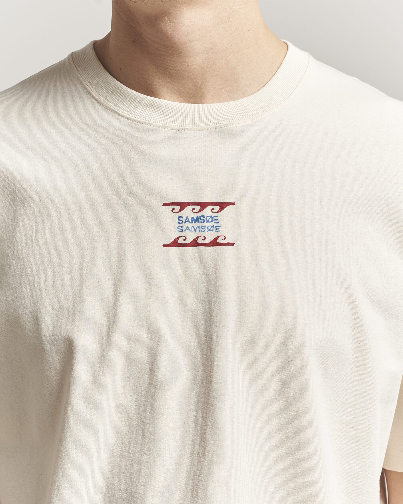 Herr | T-Shirts | Samsøe Samsøe | Gergei Printed Crew Neck T-Shirt Neutral