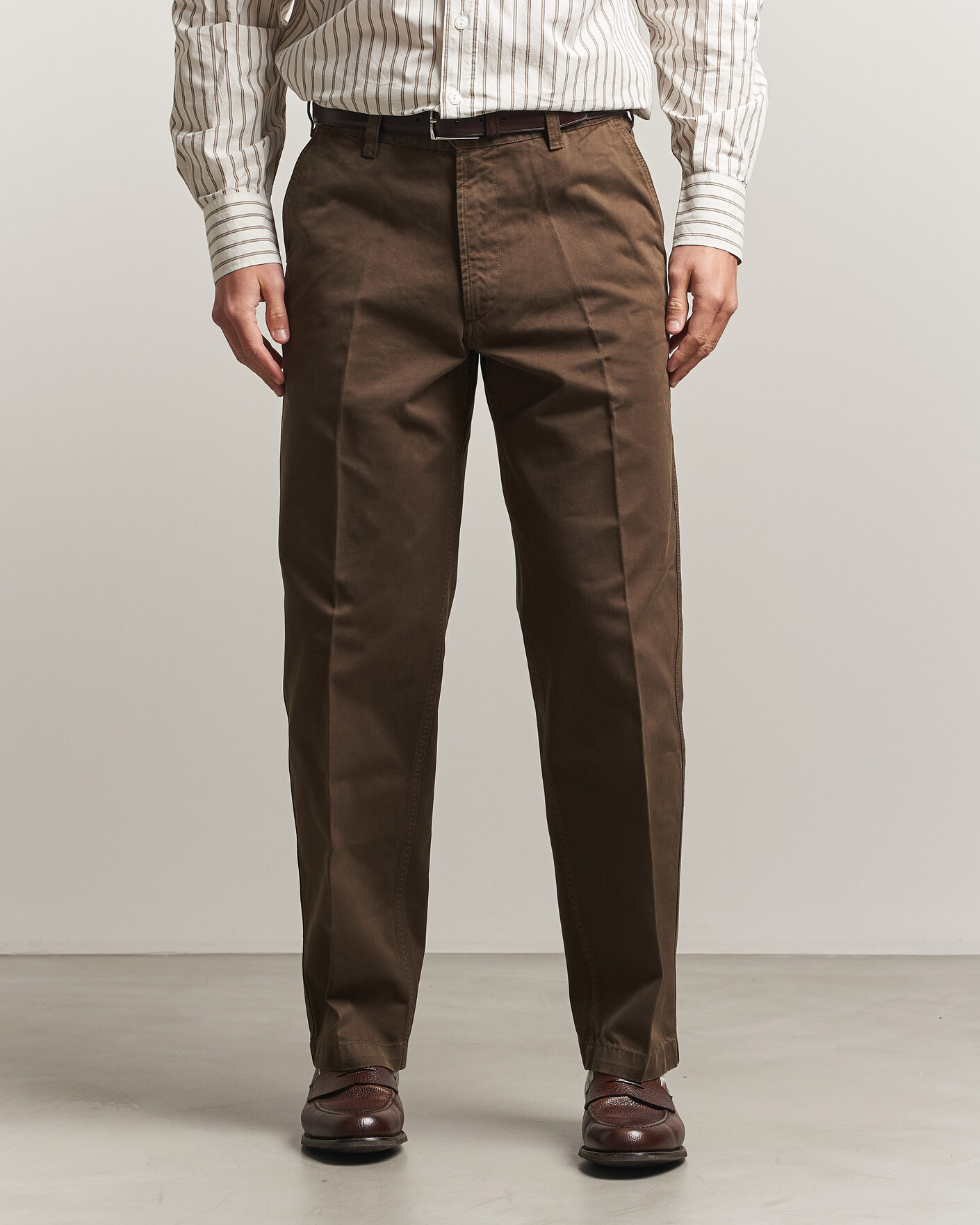Herr | Byxor | Drake's | Peached Flat Front Cotton Chino Brown