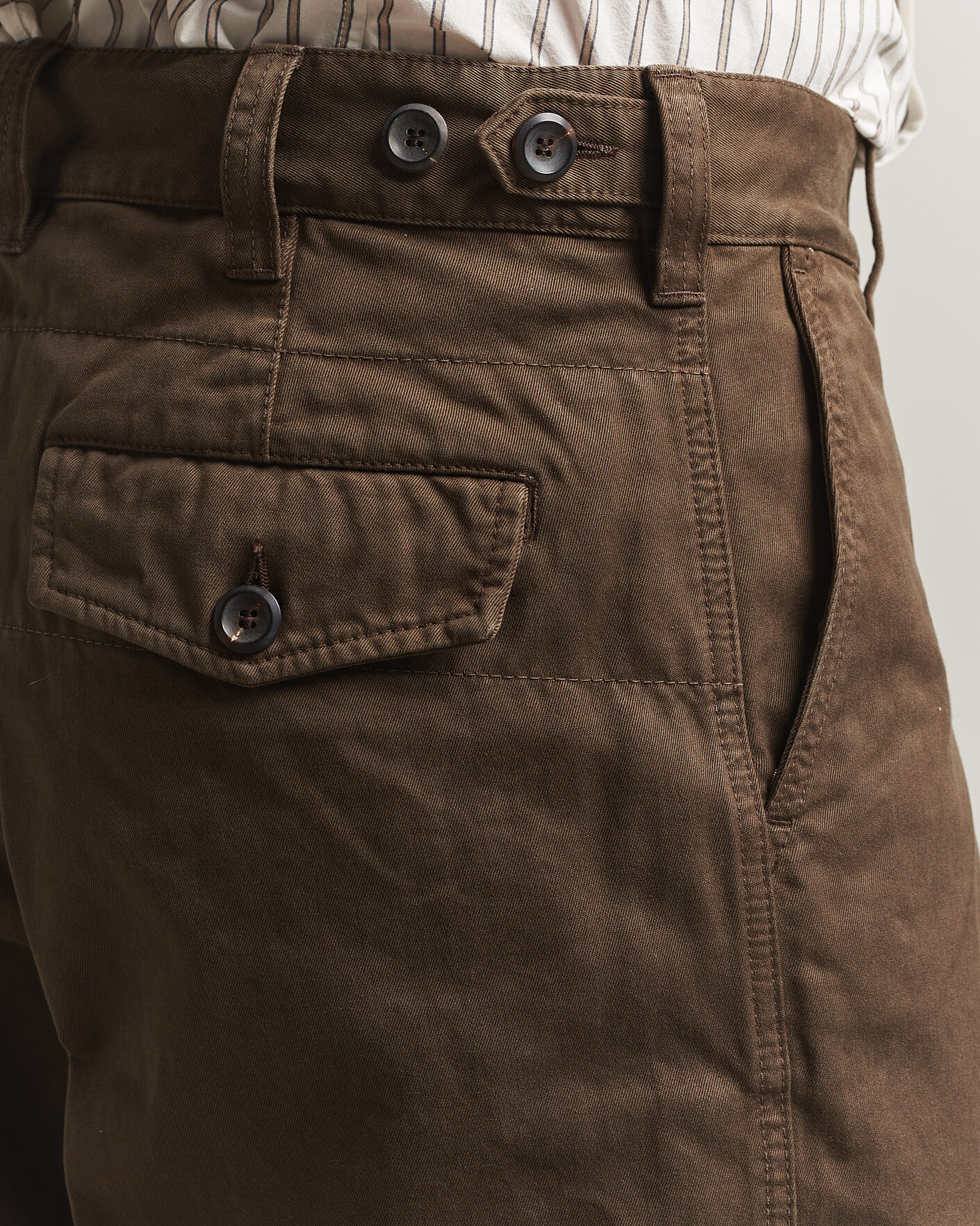 Herr | Byxor | Drake's | Peached Flat Front Cotton Chino Brown