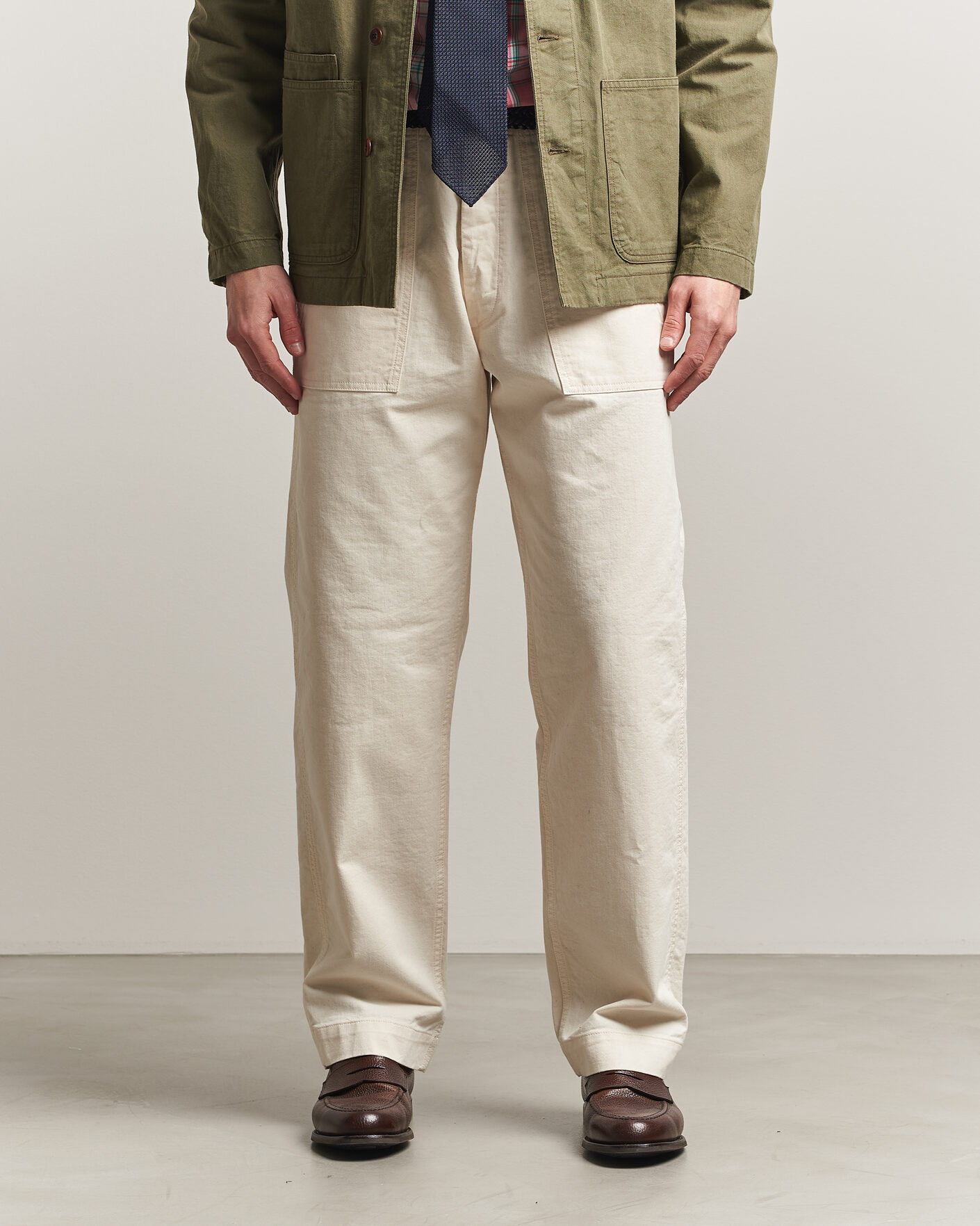 Herr | Byxor | Drake's | Twill Fatigue Trousers Ecru