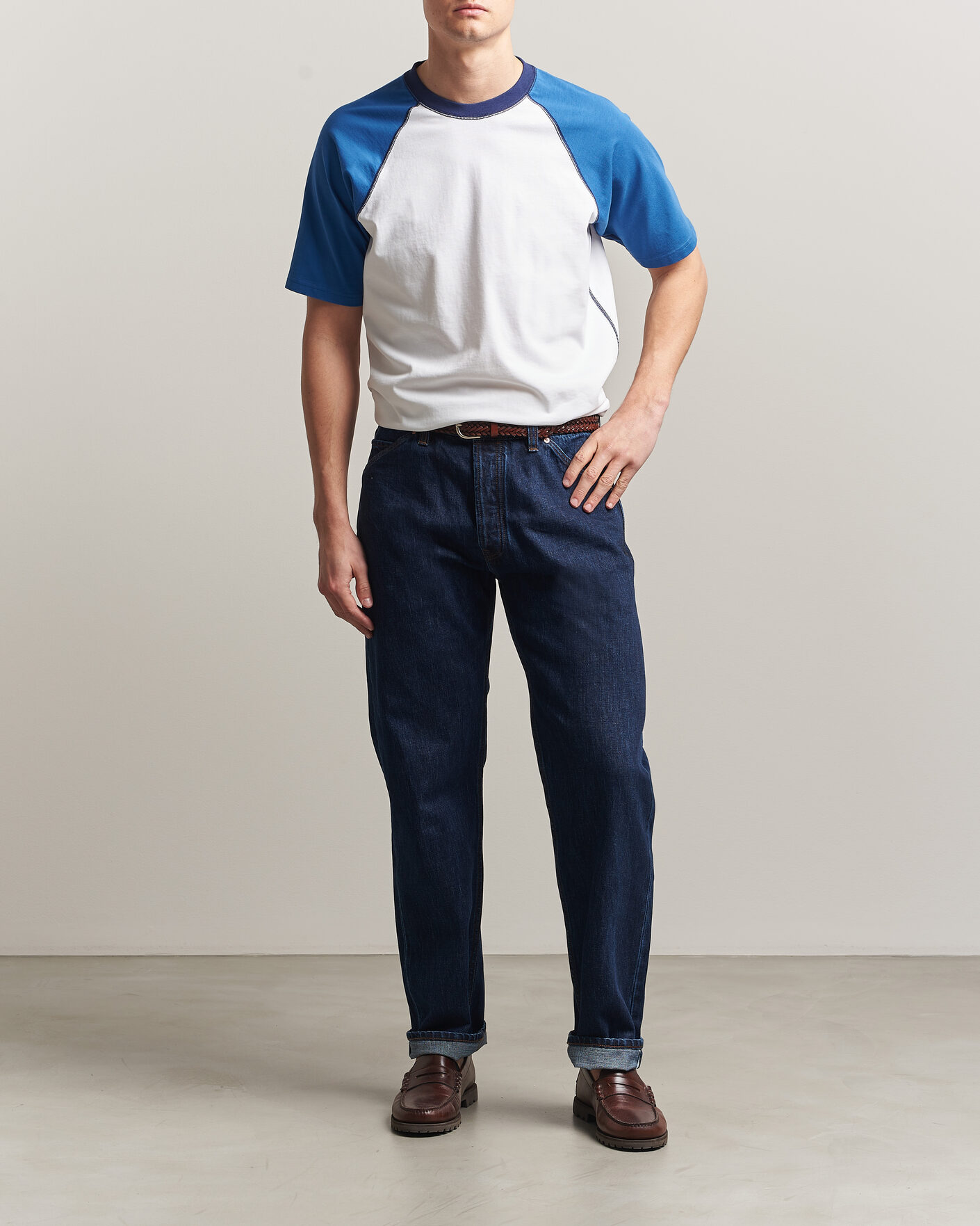 Herr | T-Shirts | Drake's | Two Tone Raglan T-Shirt White/Blue