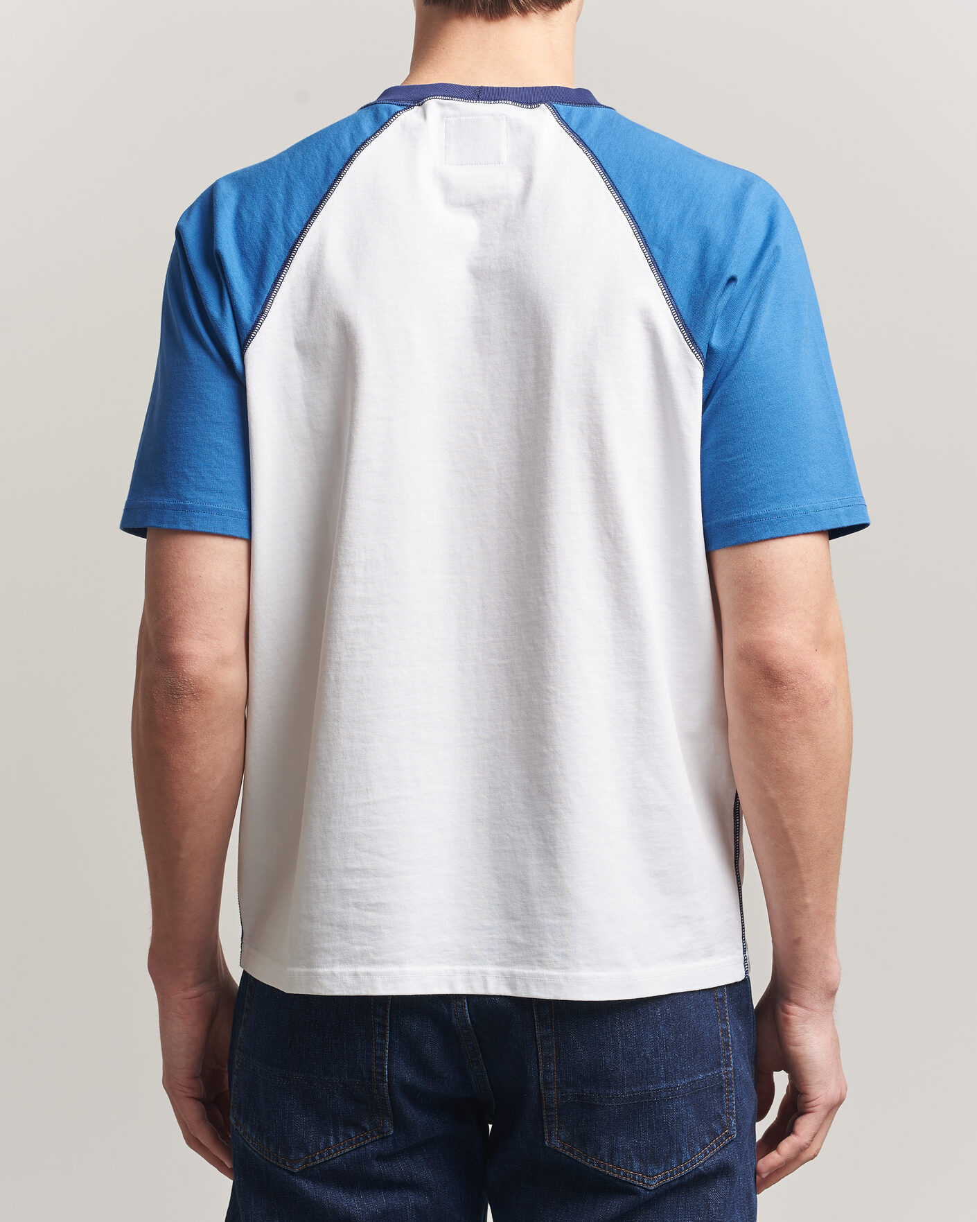 Herr | T-Shirts | Drake's | Two Tone Raglan T-Shirt White/Blue