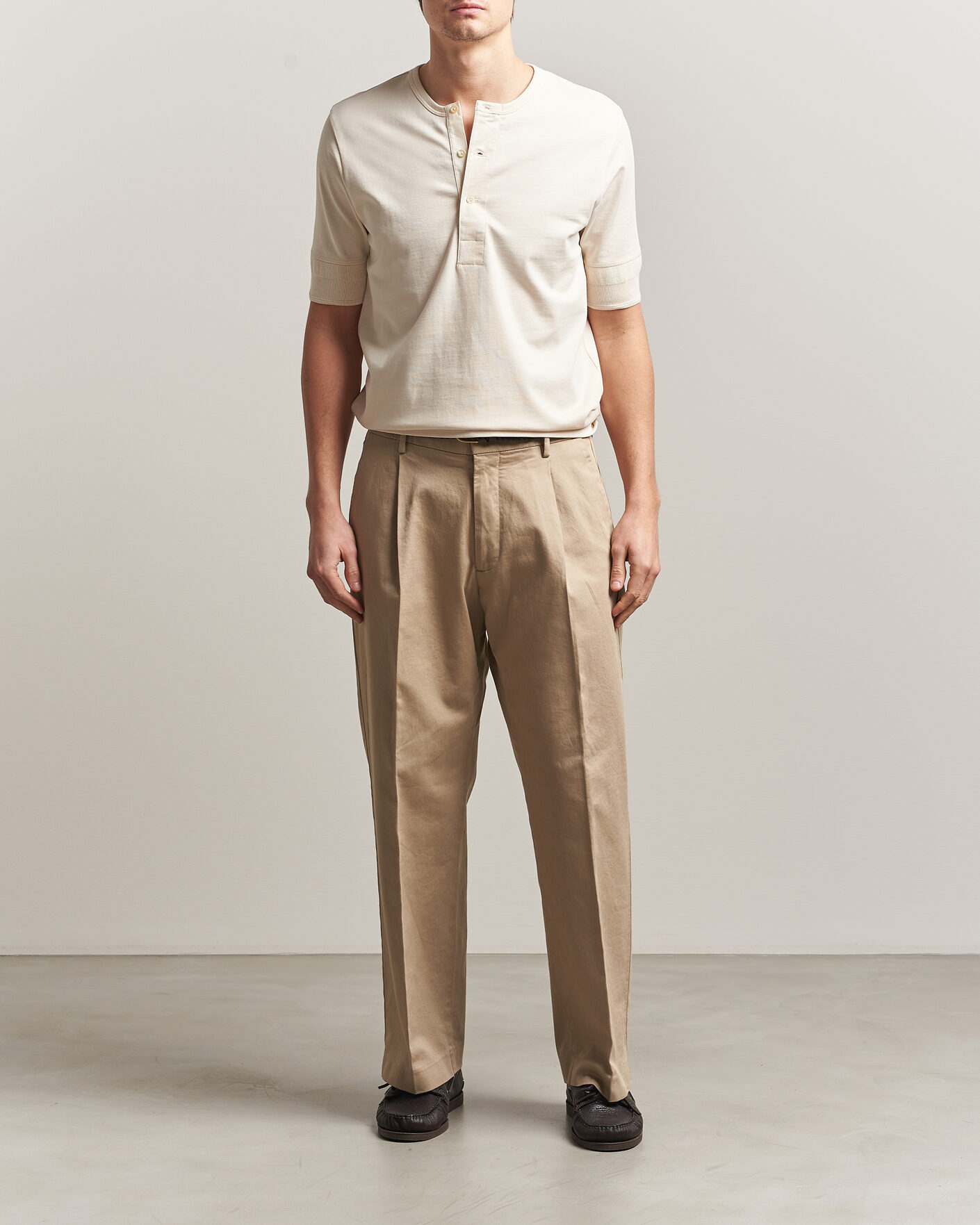 Herr | T-Shirts | Merz b. Schwanen | Classic Organic Cotton Short Sleeve Henley Nature