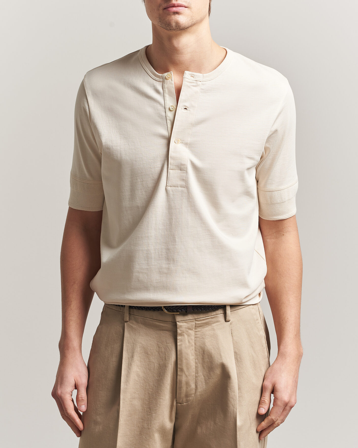 Herr | T-Shirts | Merz b. Schwanen | Classic Organic Cotton Short Sleeve Henley Nature