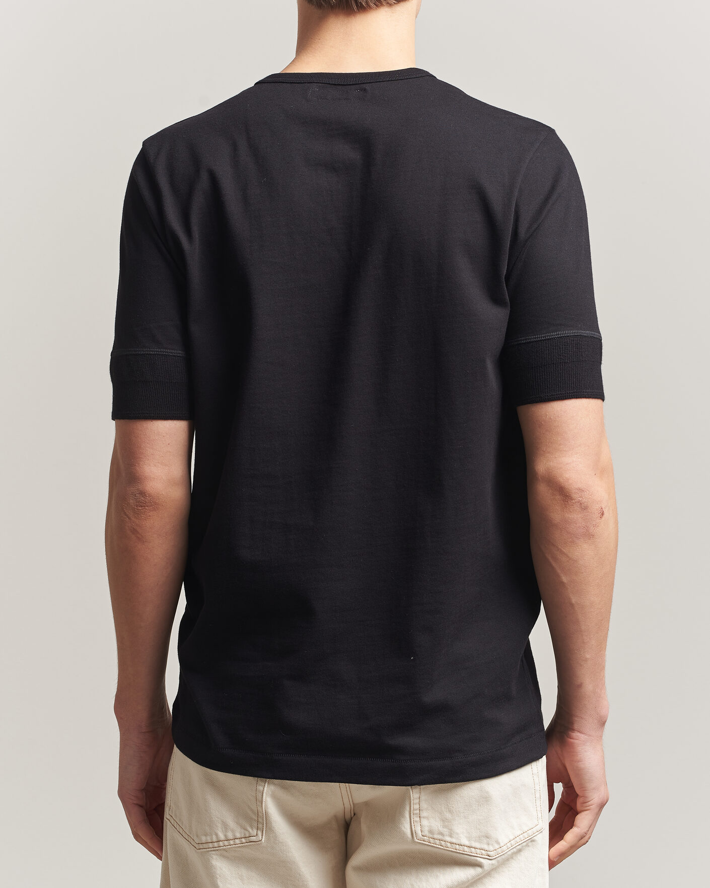 Herr | T-Shirts | Merz b. Schwanen | Classic Organic Cotton Short Sleeve Henley Black