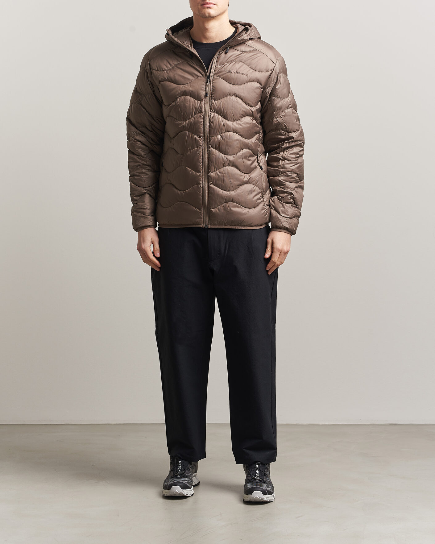 Herr | Jackor | Peak Performance | Helium Down Hooded Jacket Terrian Tan