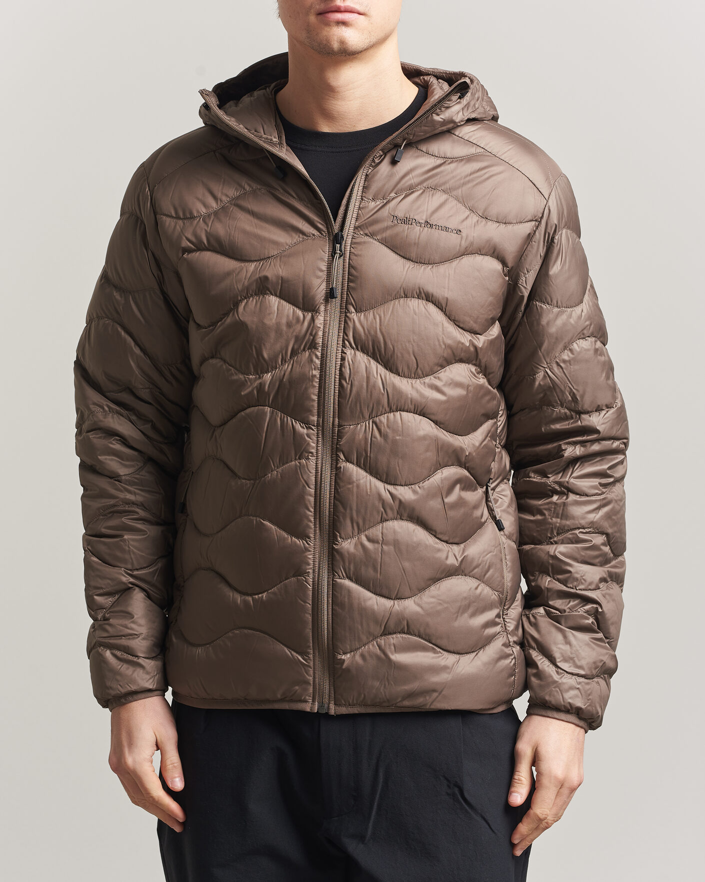 Herr | Jackor | Peak Performance | Helium Down Hooded Jacket Terrian Tan