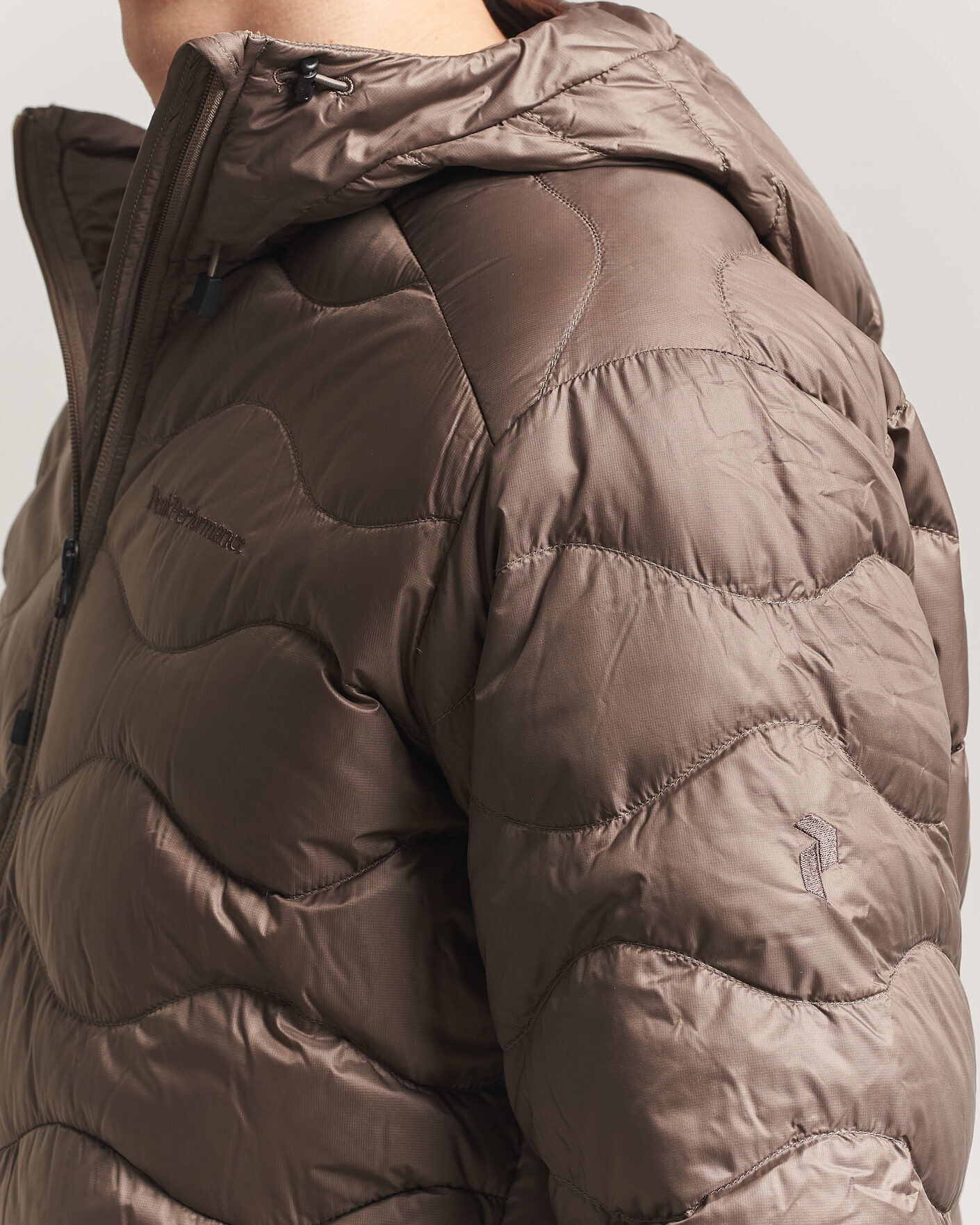 Herr | Jackor | Peak Performance | Helium Down Hooded Jacket Terrian Tan